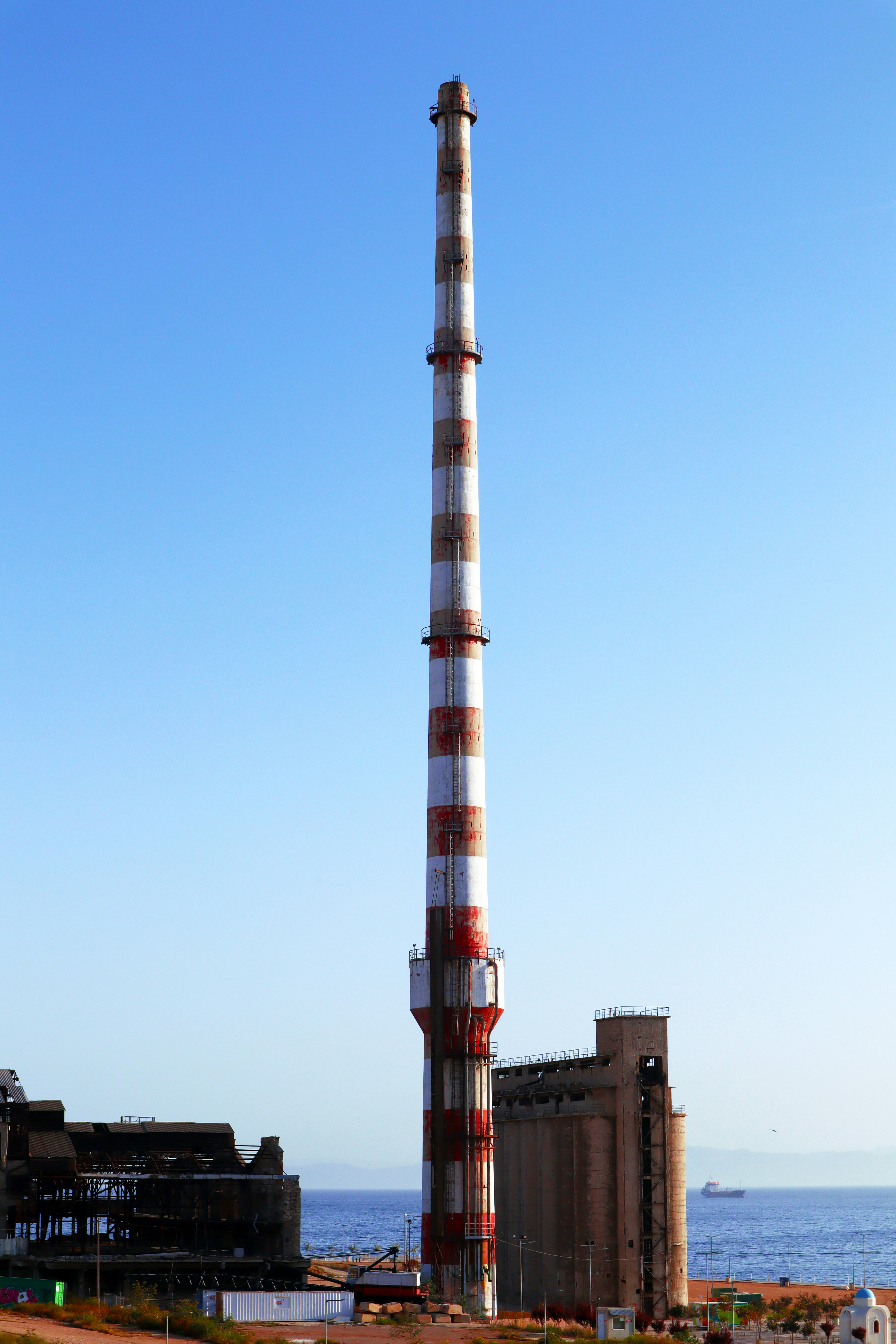 A tall tower with a white and red stripe on it