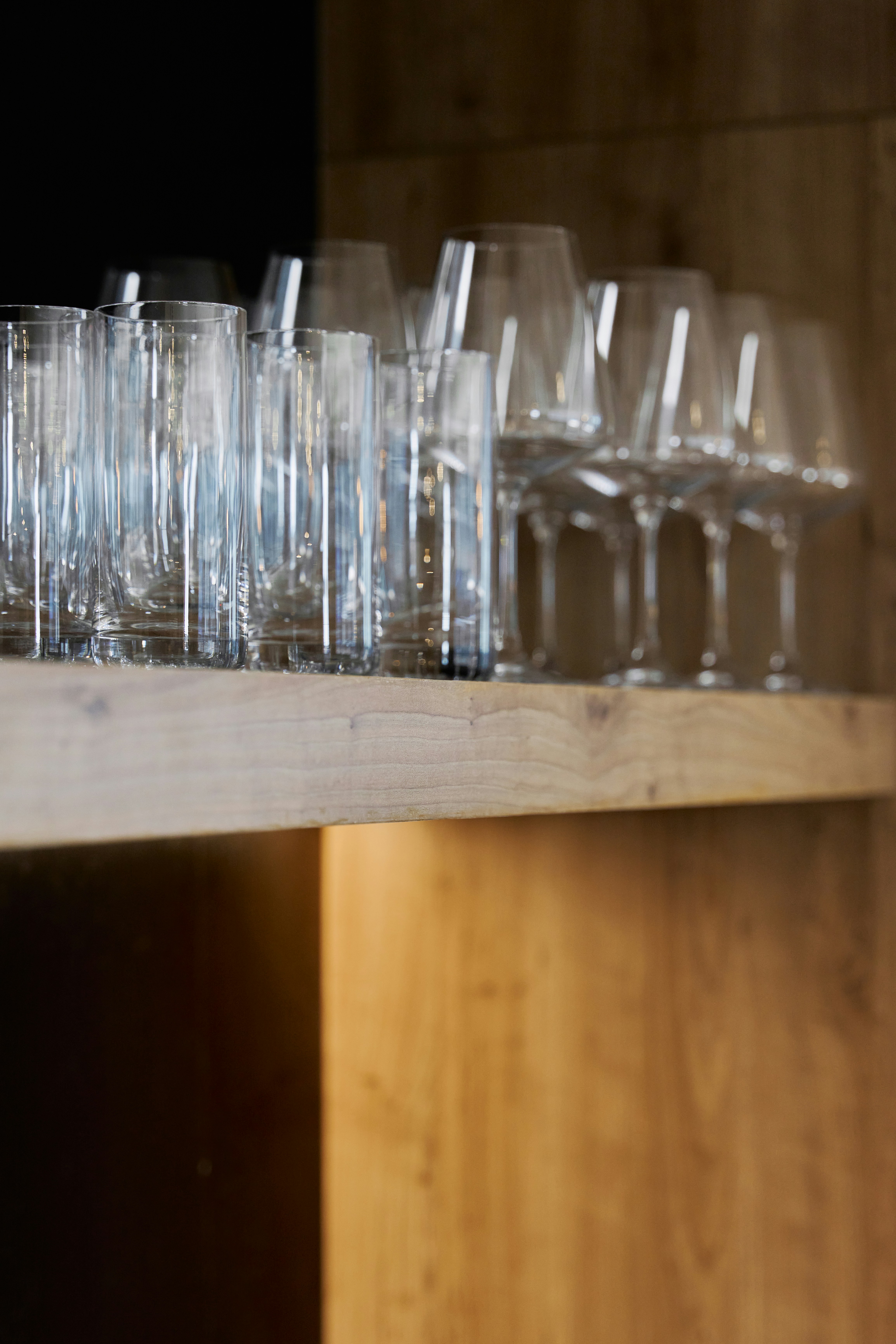 modern kitchen wallpaper, wallpaper, Kitchen with TV: Styling Tips & Design Ideas 5