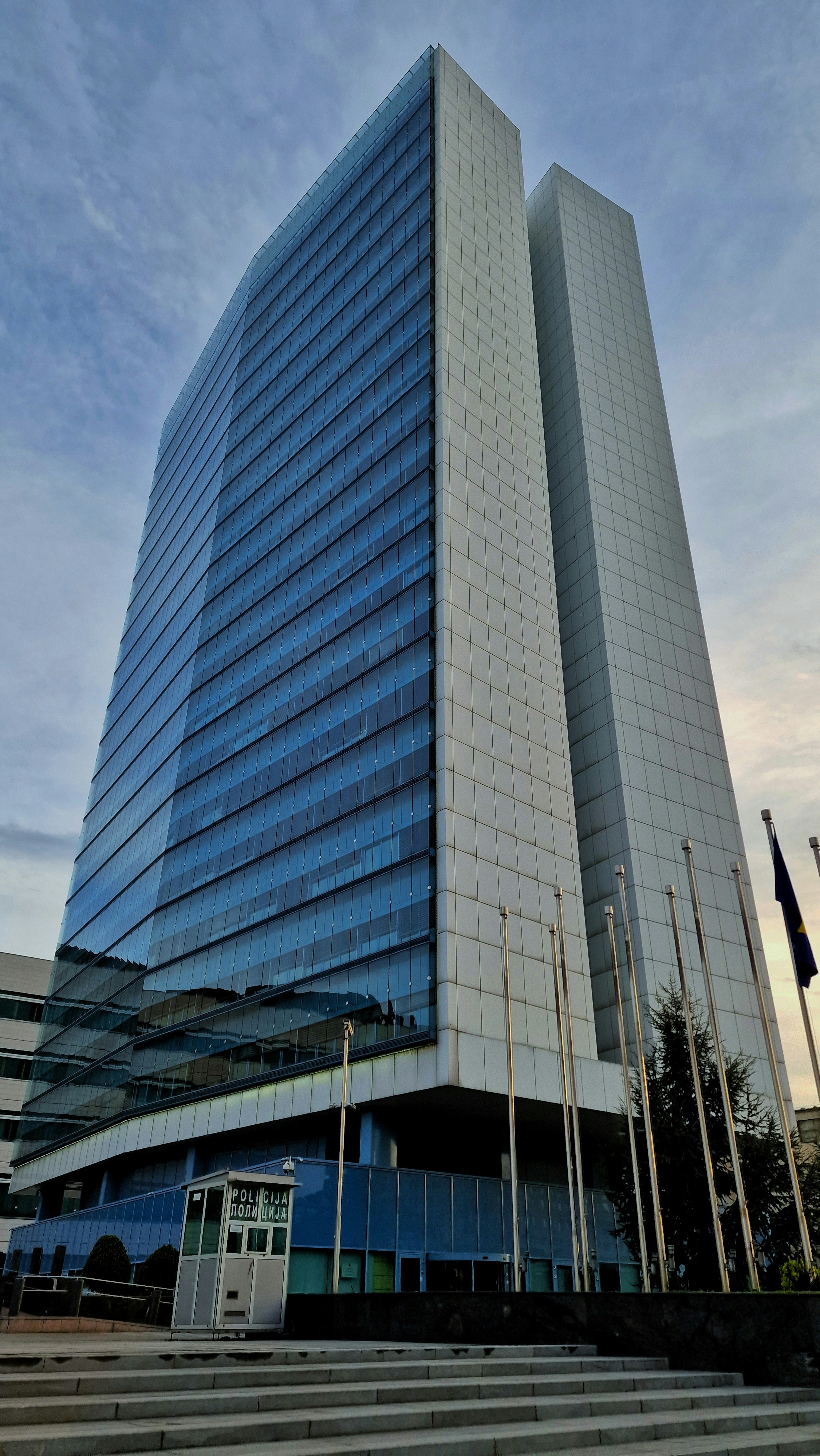 gray computer monitor