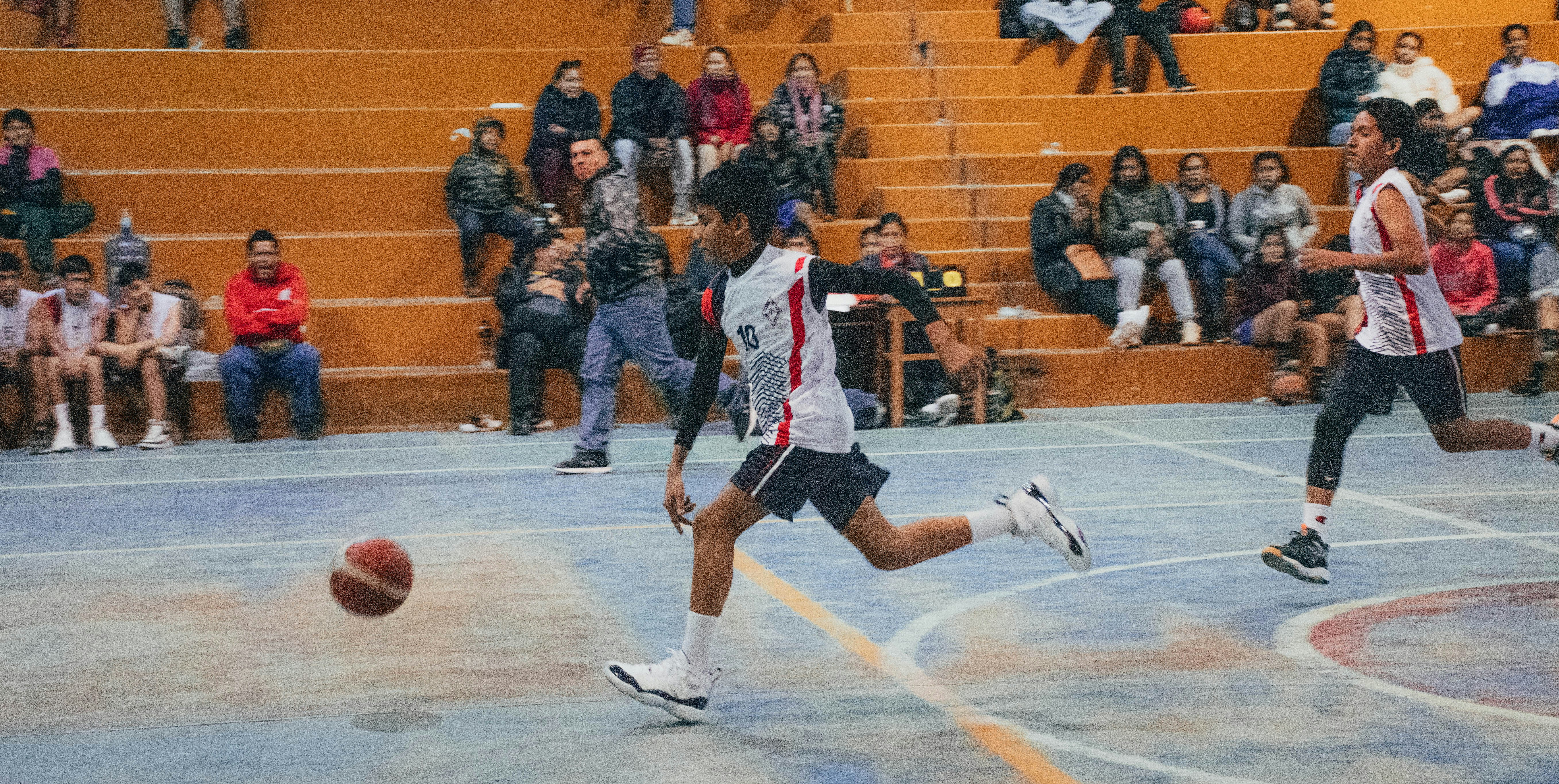 photo-1720716429059-f375b748aa29?ixid=M3wxMjA3fDB8MXxzZWFyY2h8MTR8fGJ0YyUyMHNwb3J0c2Jvb2t8ZW58MHx8fHwxNzUyMjQ0NjU0fDA\u0026ixlib=rb-4.1.0