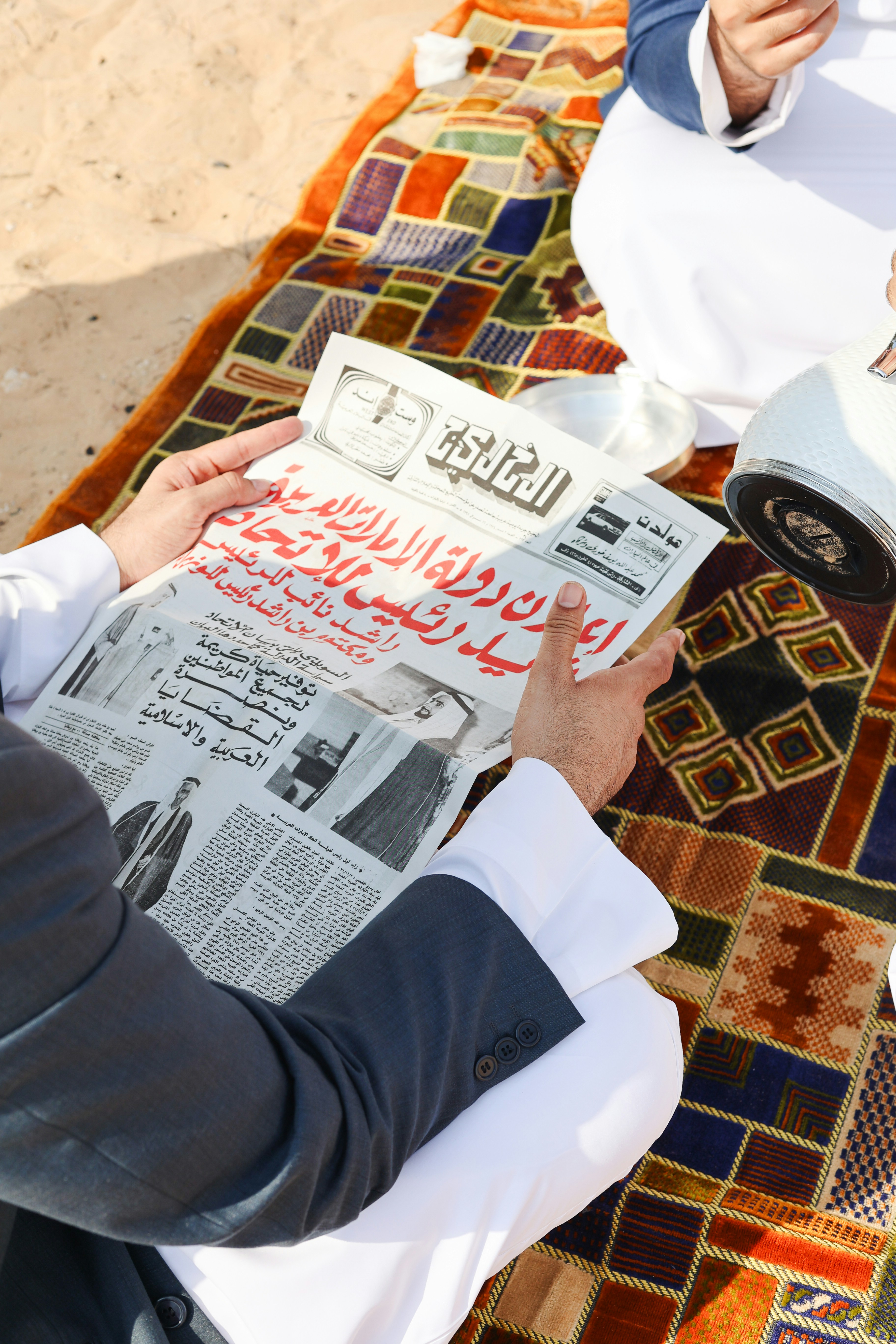 gray computer monitor