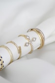 Aury in sell many type of women bracelets