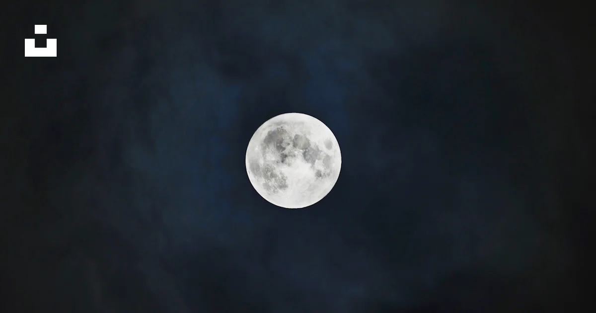 Uma lua cheia é vista no céu noturno foto – Imagem grátis sobre ...