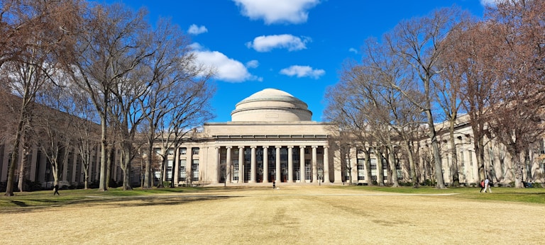 #how-to-get-admission-at-mit-with-scholarships