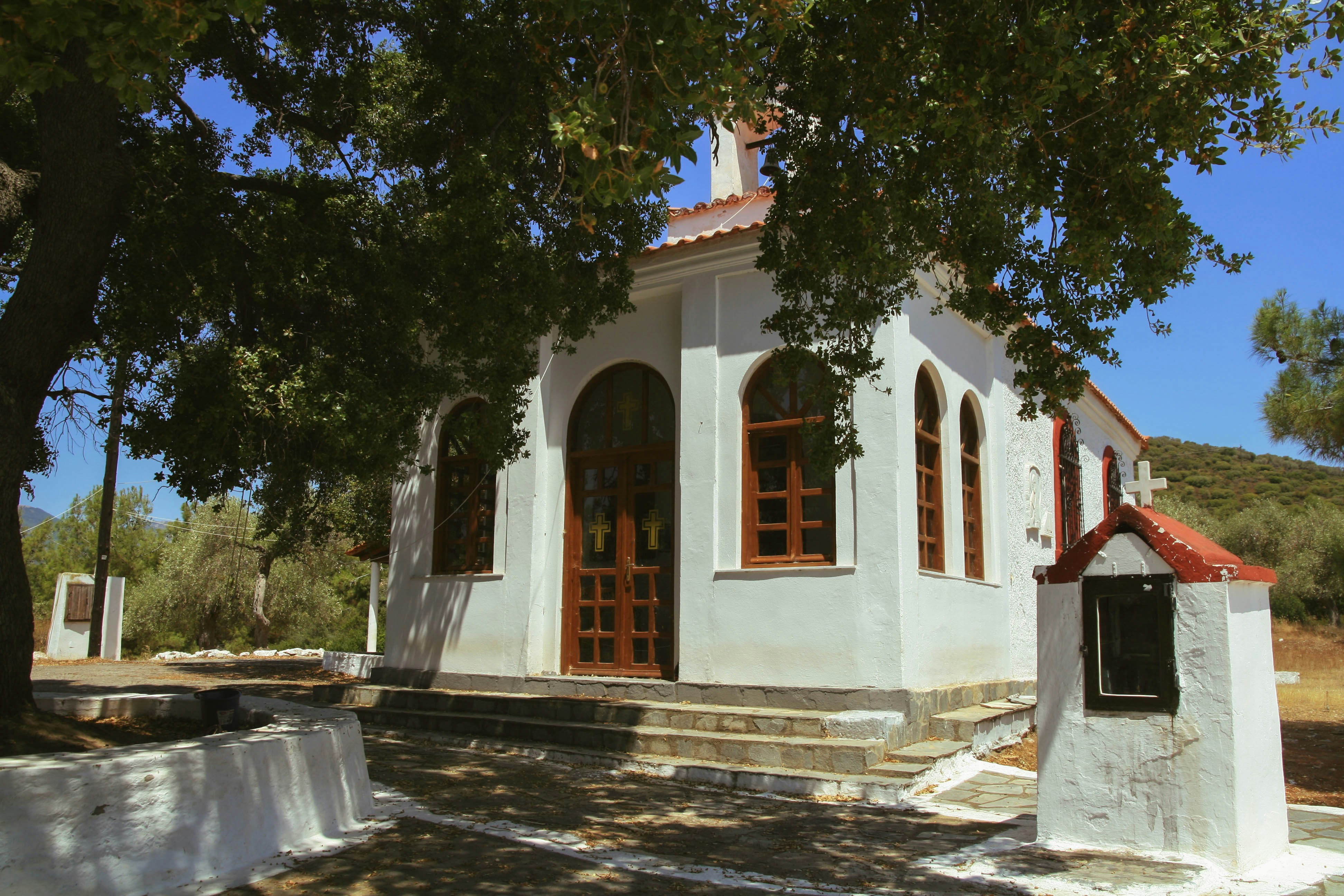 A small white church with a red roof