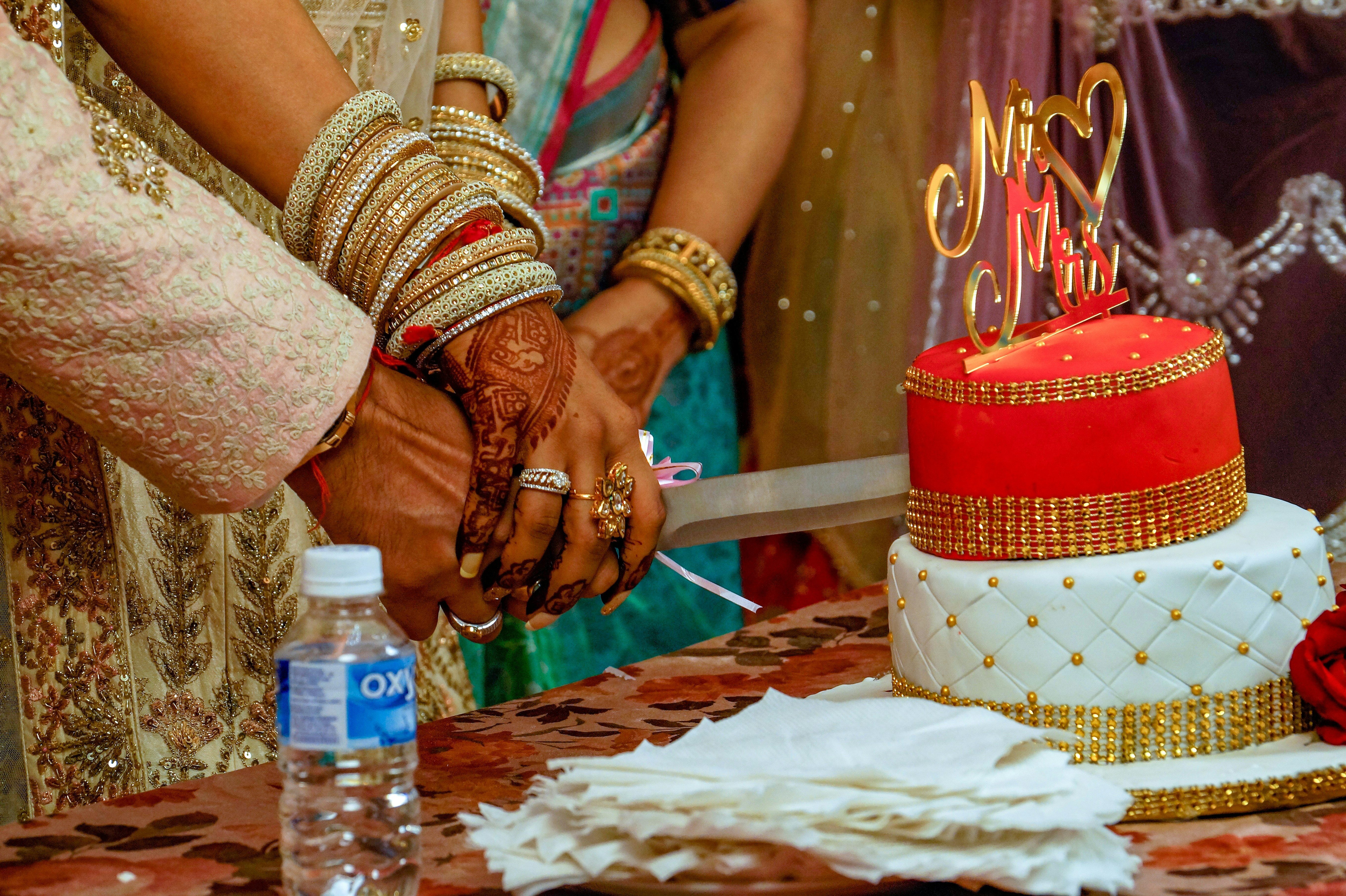 Heart-Touching Anniversary Wishes for Wife in Hindi