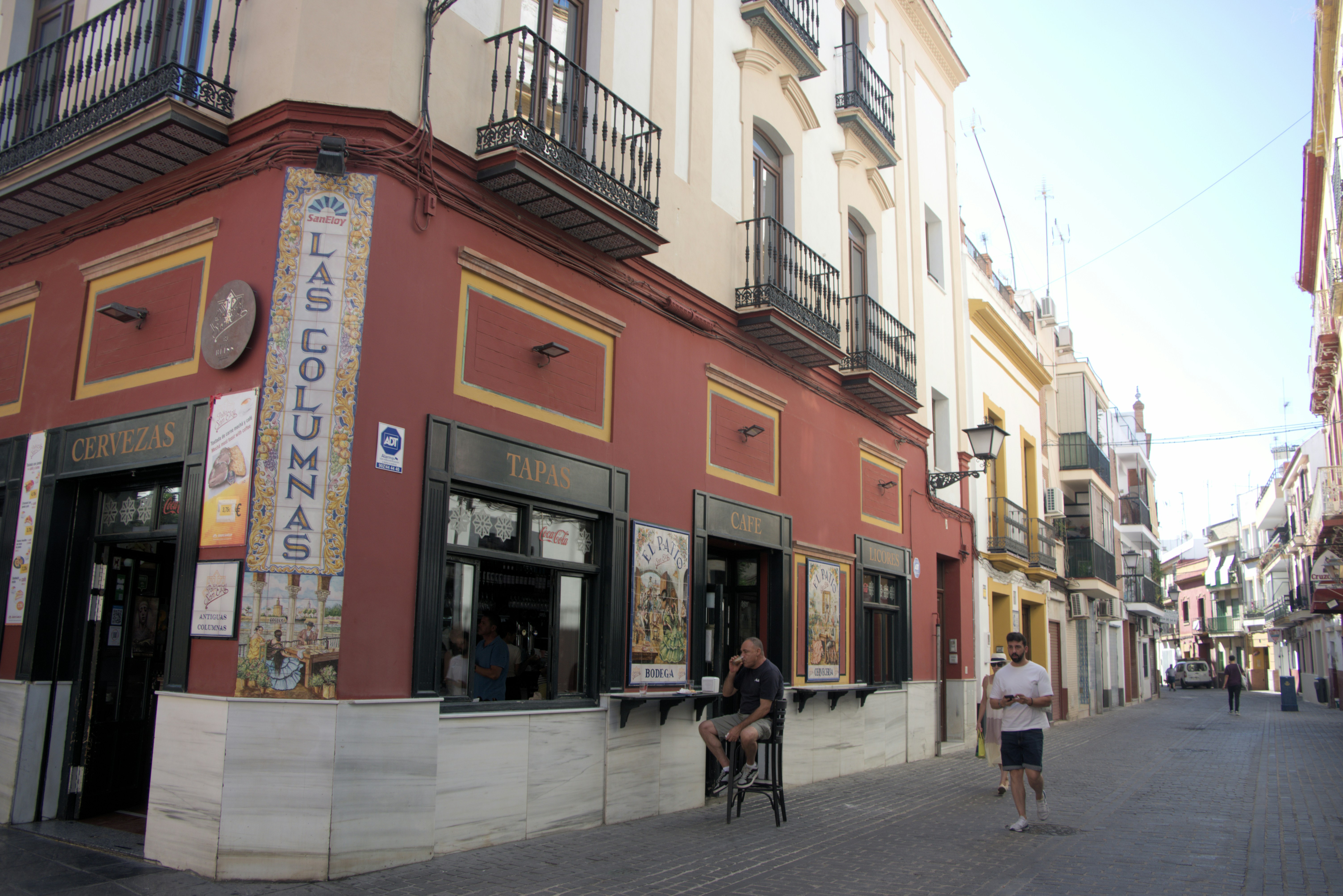 photo-1720804271544-dd61b2c30f85?ixid=M3wxMjA3fDB8MXxzZWFyY2h8MjB8fGNlcnJhamVybyUyMHNldmlsbGElMjBiYXJhdG98ZW58MHx8fHwxNzU1OTkxOTQyfDA\u0026ixlib=rb-4.1.0