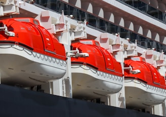 A row of red and white boats sitting next to each other