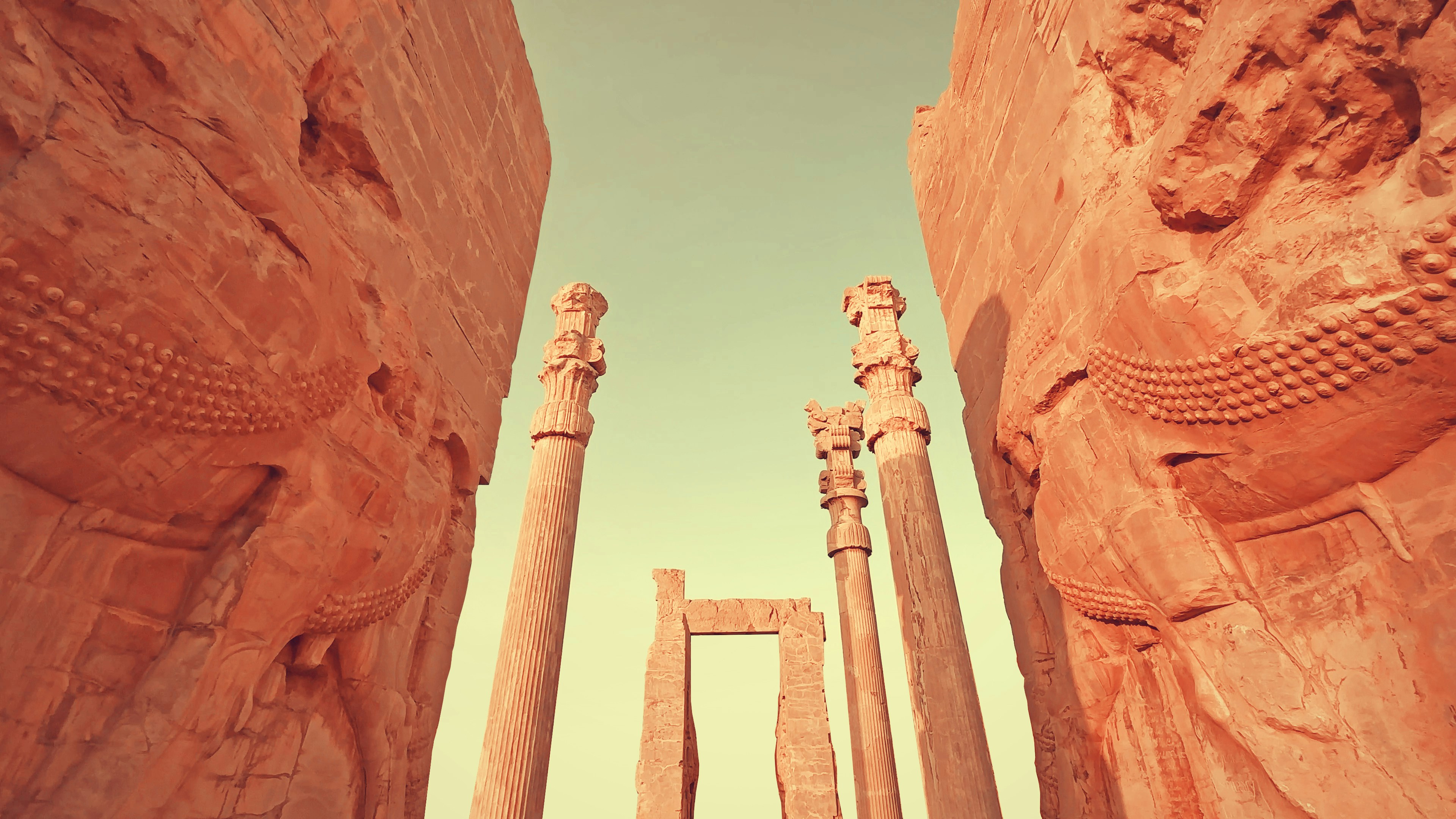 Photo by hasanalmasi