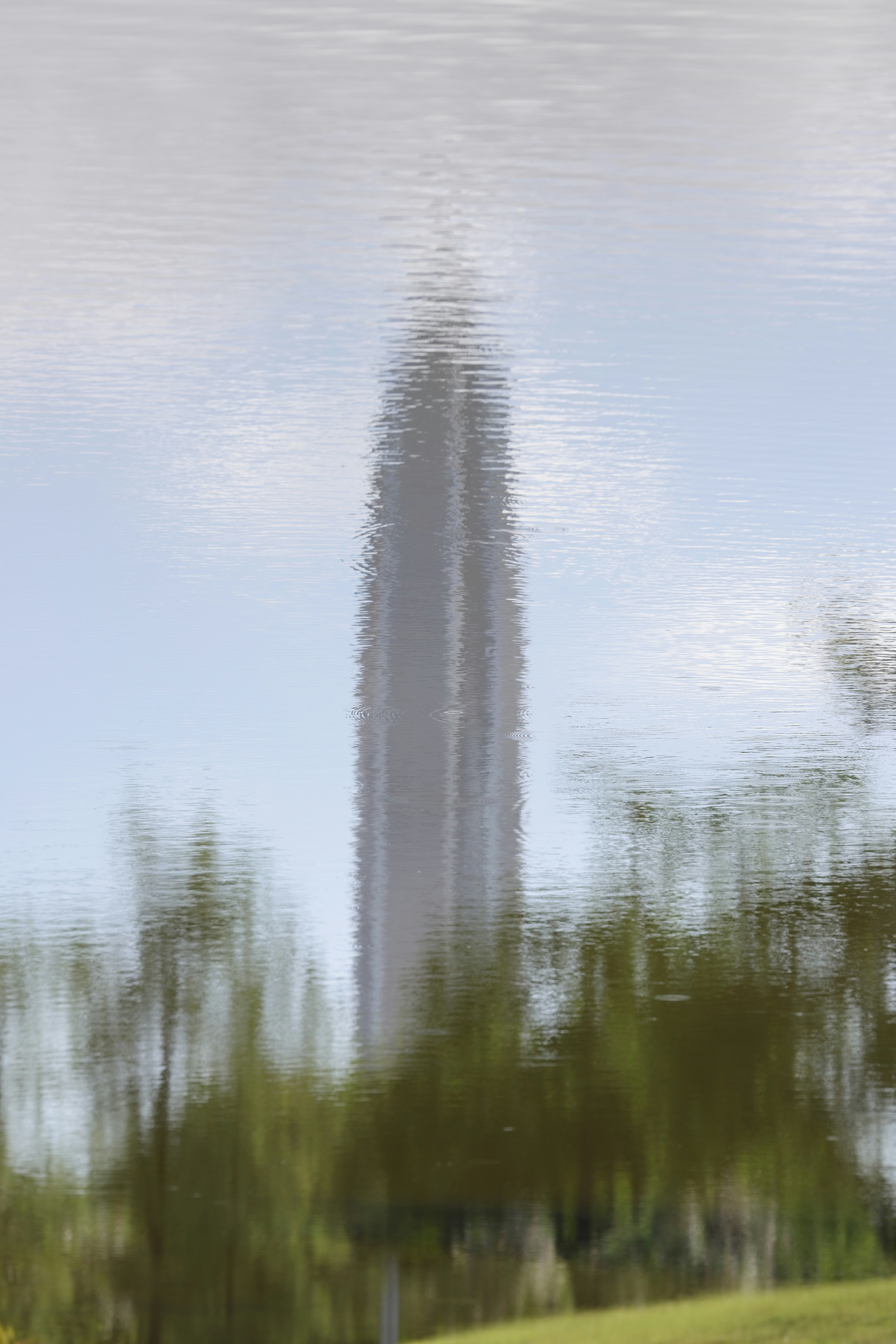 A blurry picture of a tall building in the background