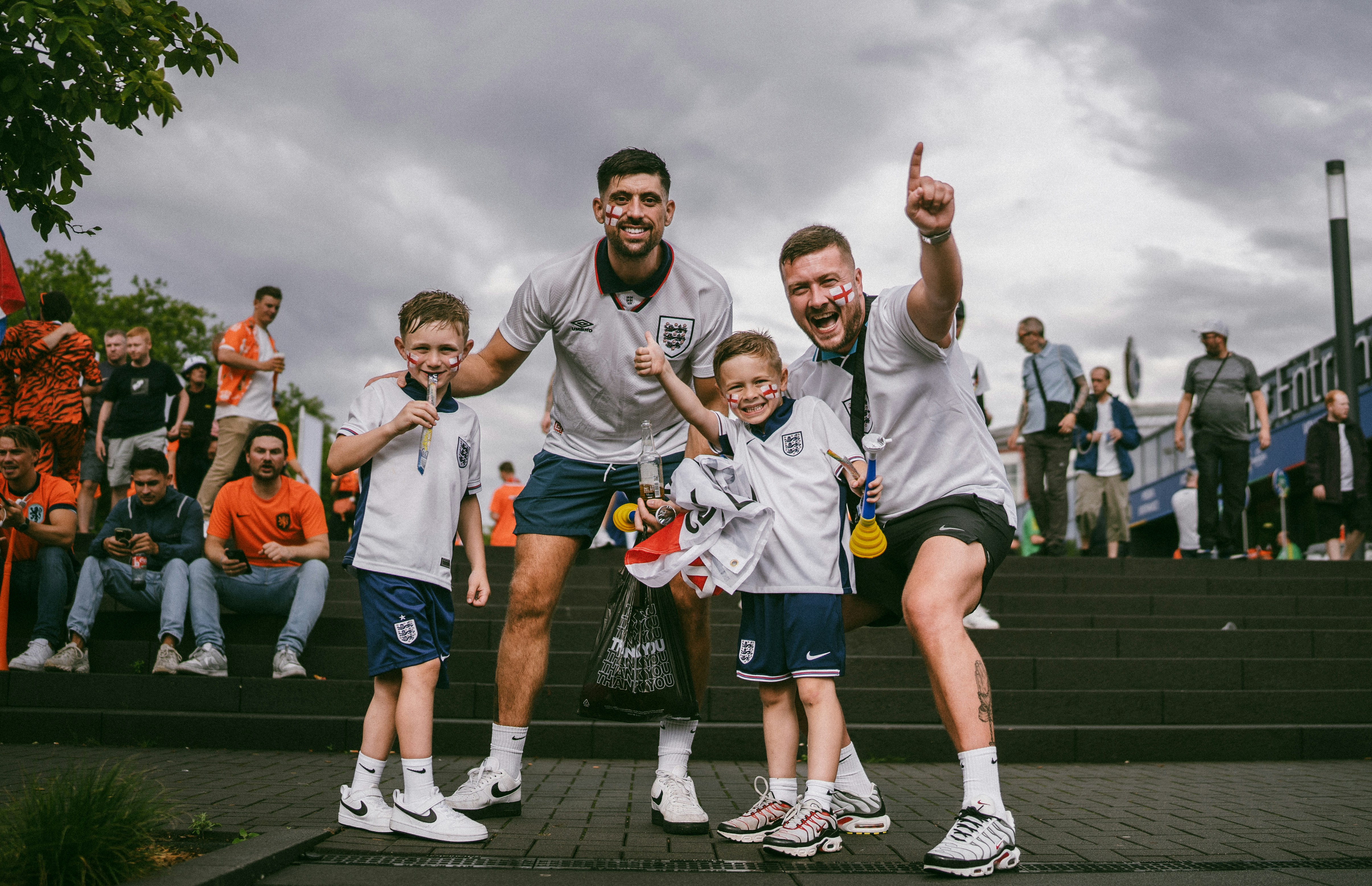 当埃及法老身边坐着17岁的恩古莫哈，红军看到了什么？（封面配图）