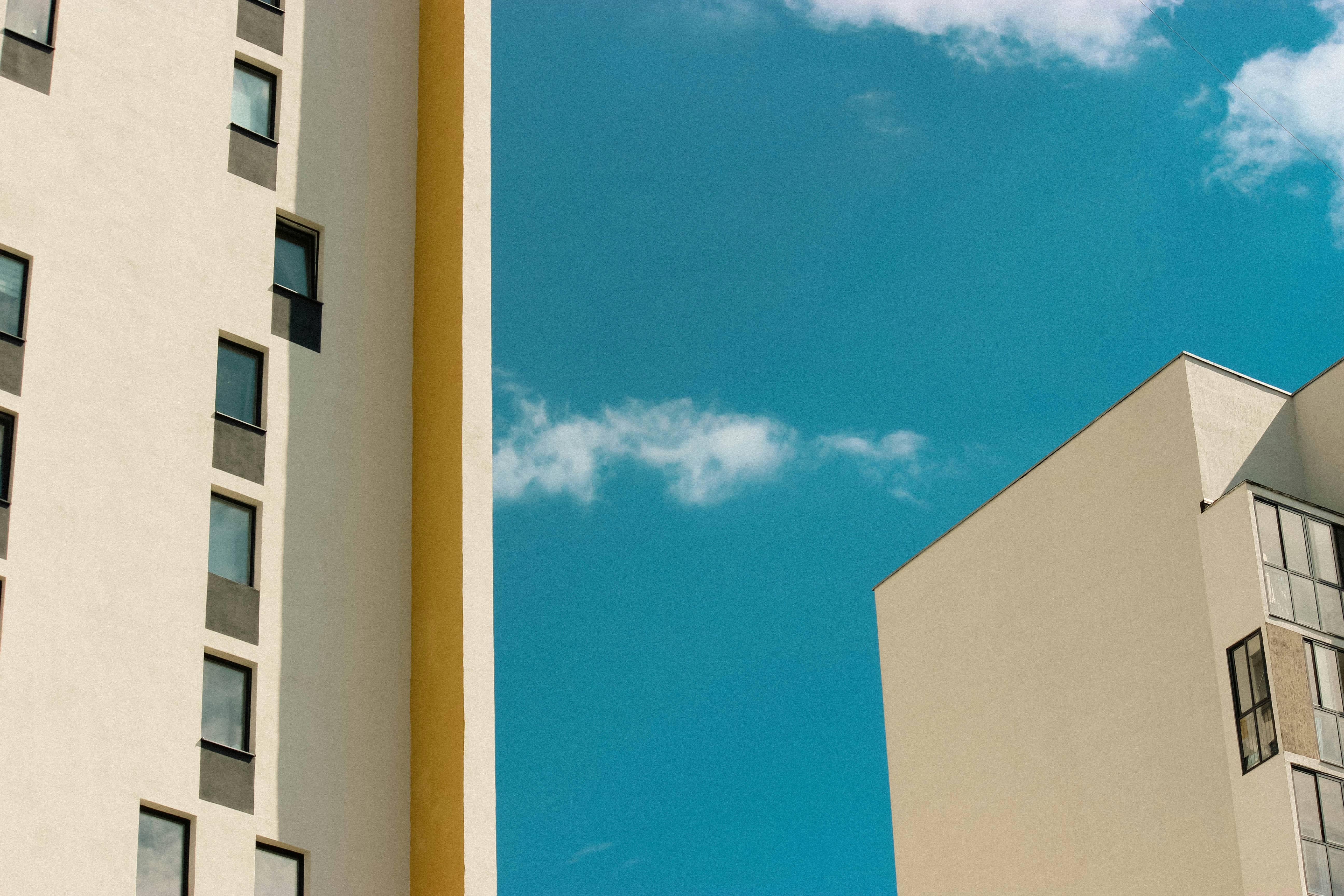 A tall white building sitting next to a tall white building