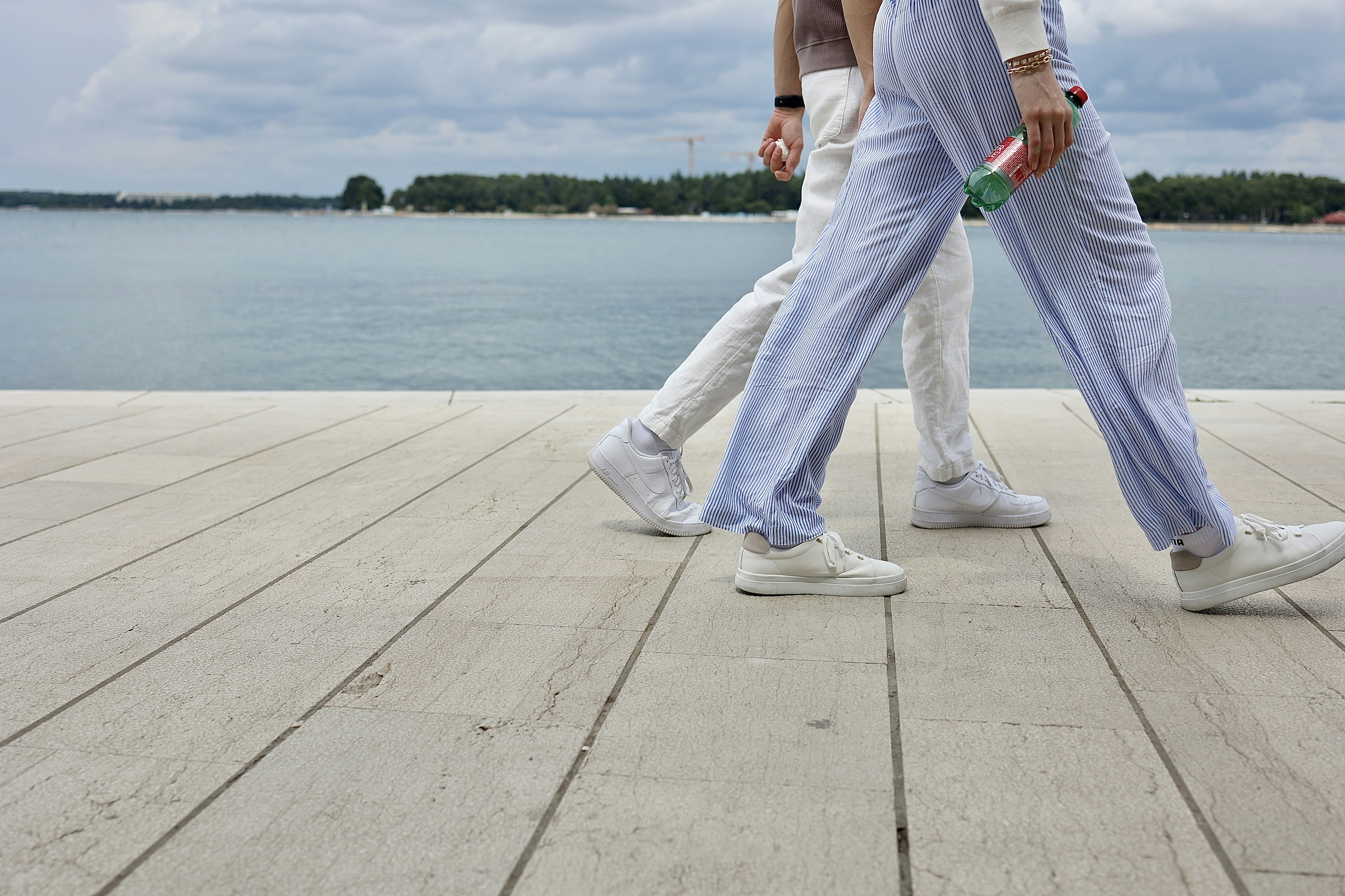 =walking health benefits
, ilustrasi artikel Kenapa Harus Jalan Kaki 10.000 Langkah Setiap Hari? 3