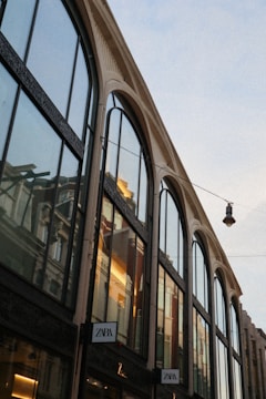 A building with many windows on the side of it