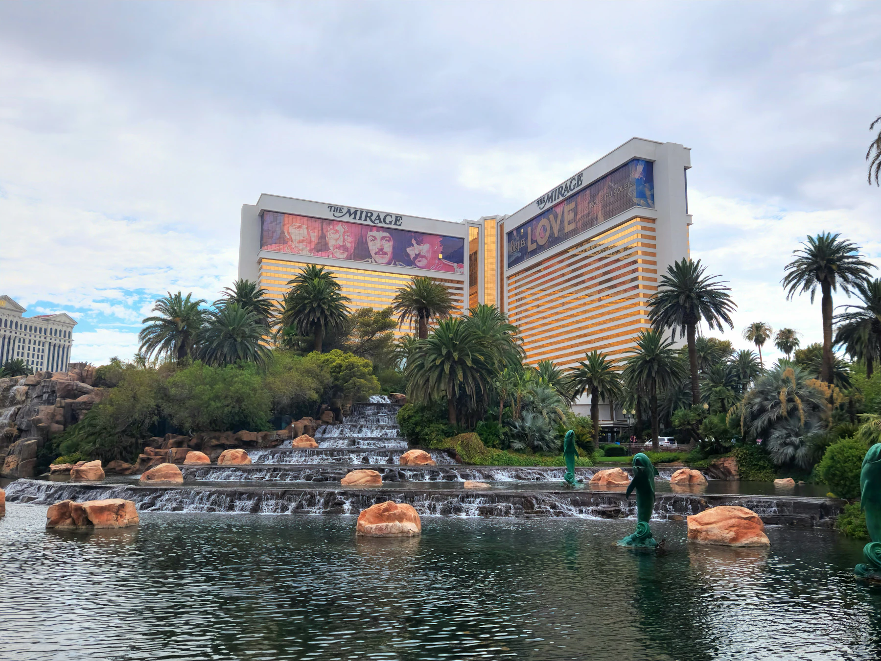 Riviera Reels Casino Hotel tower and fountains at dusk