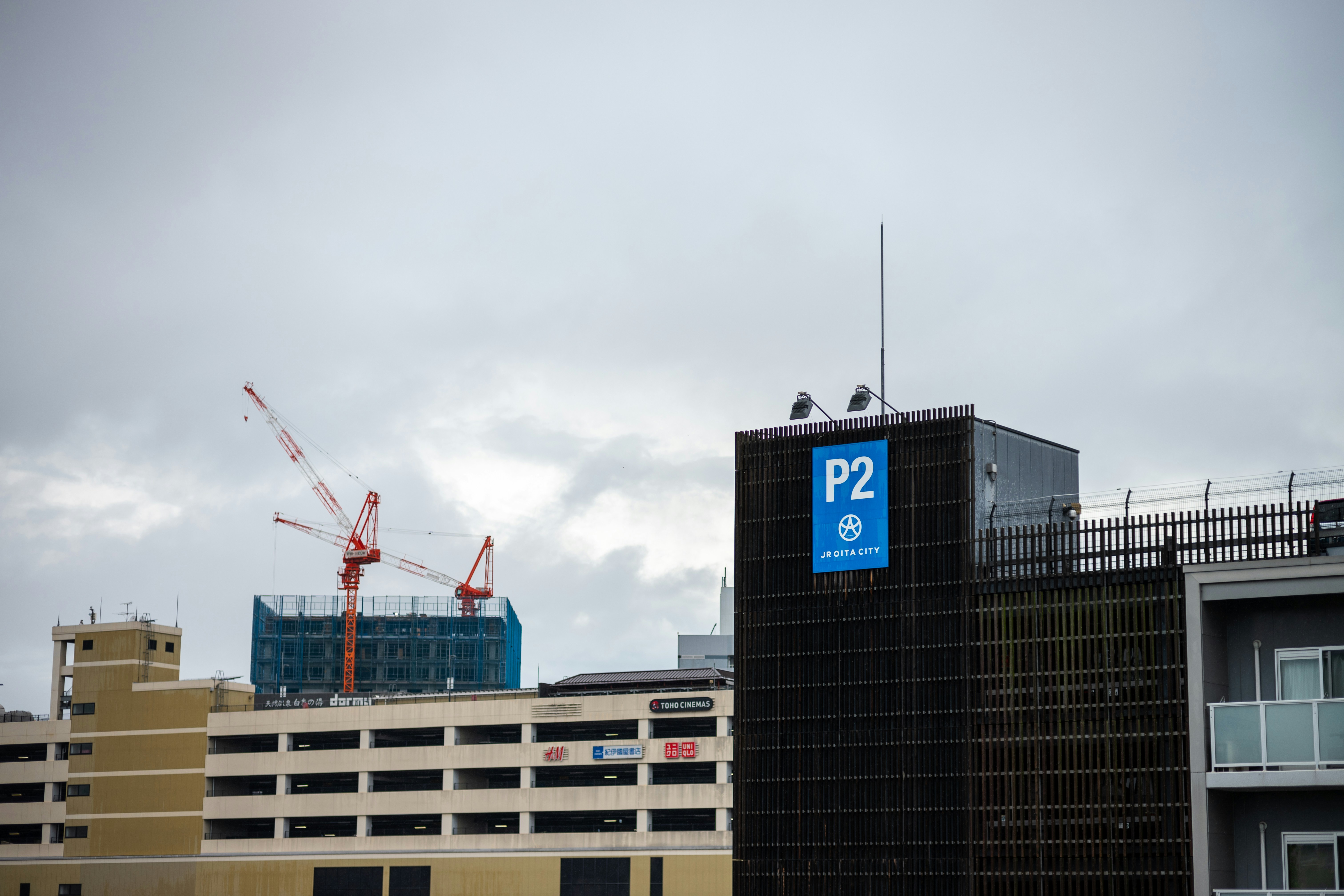 Barclays Maintains Overweight on Blue Owl Capital, Lowers Price Target to $19