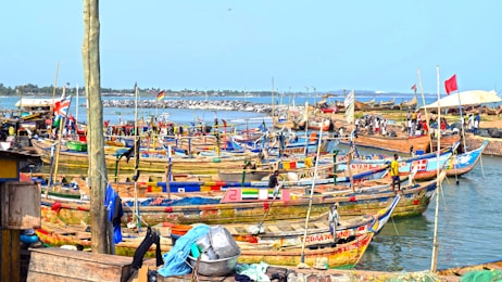 A bunch of boats that are sitting in the water