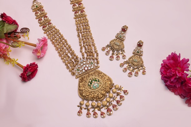A bunch of jewelry sitting on top of a table