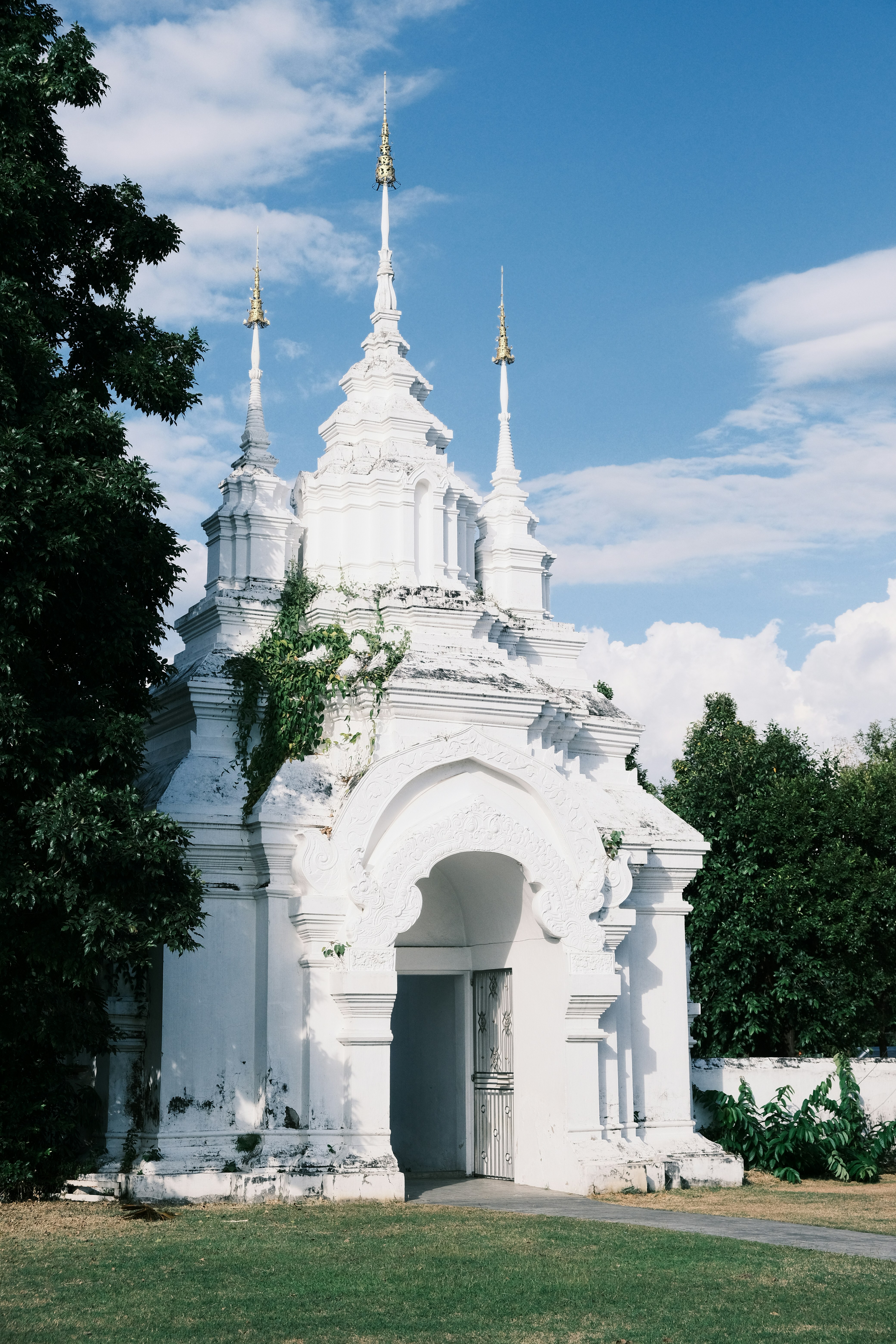 A white building with a steeple on top of it