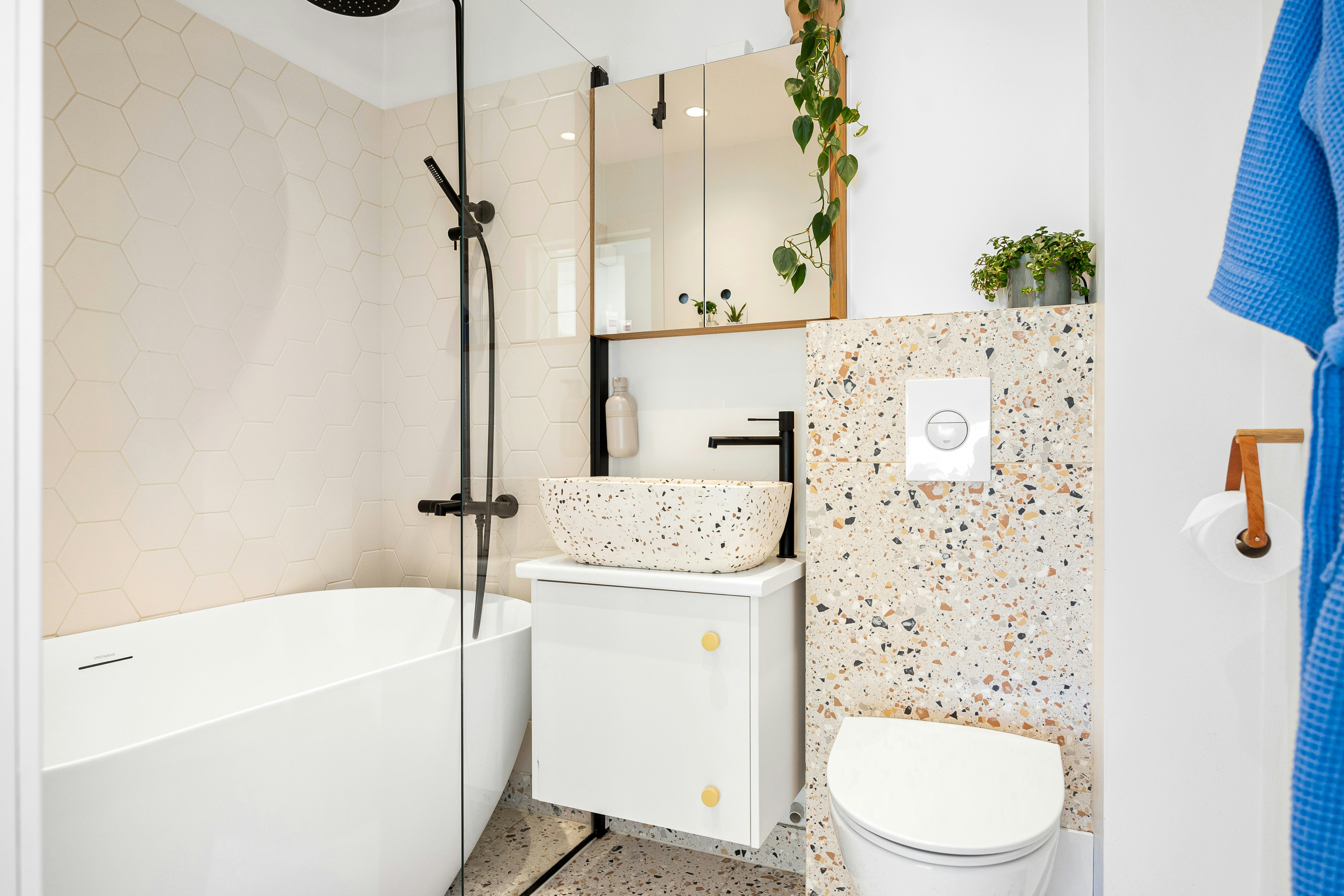 A bathroom with a toilet, sink, and bathtub