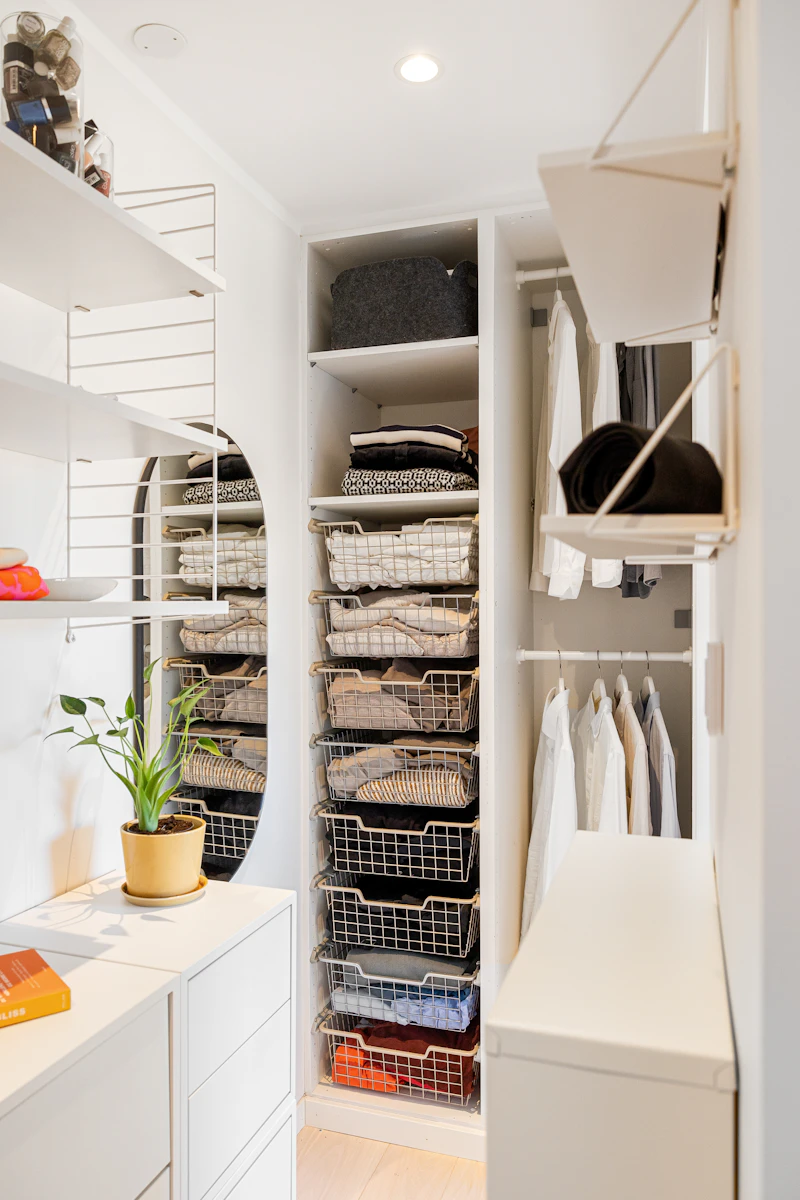Essential reach-in closet