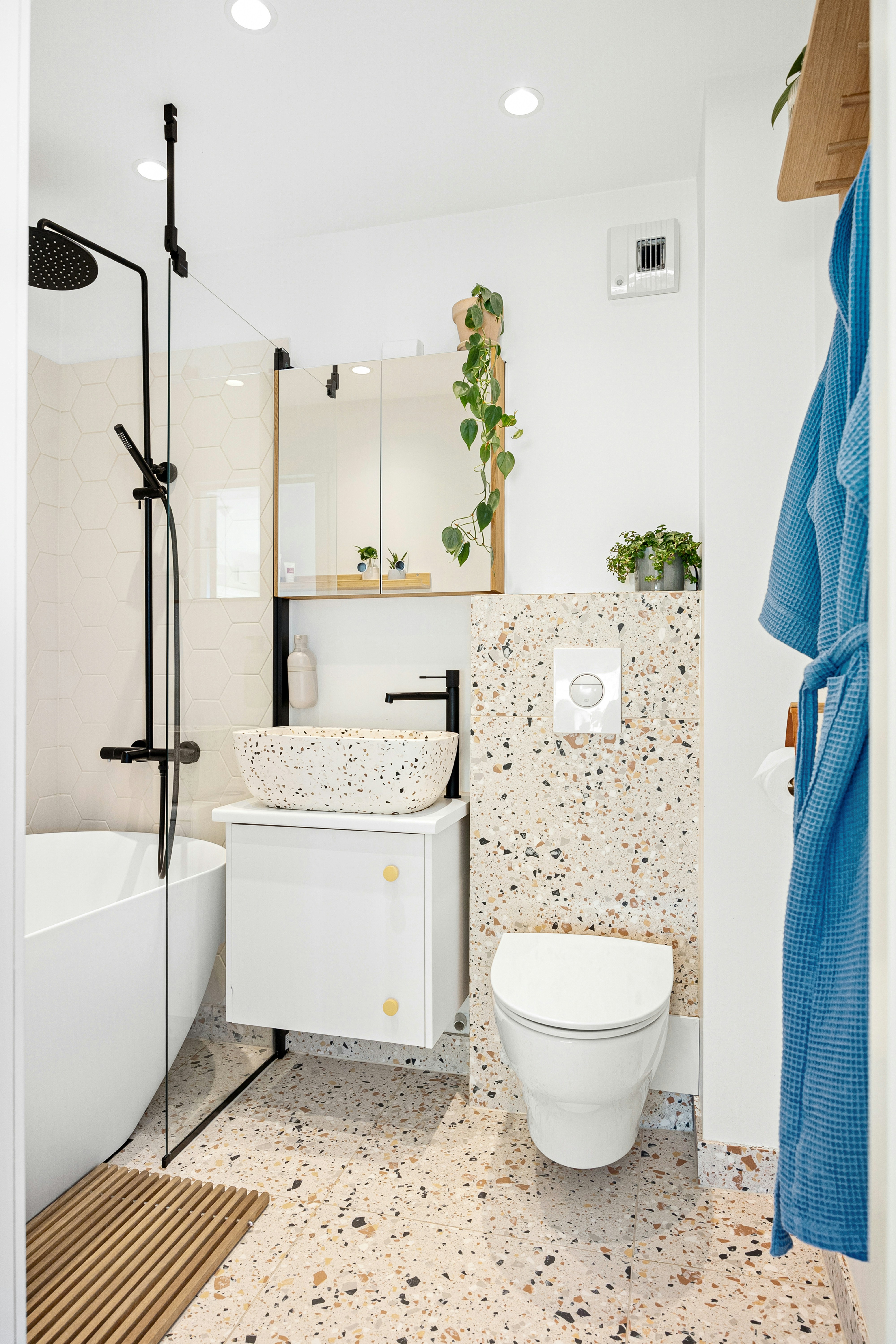 A bathroom with a toilet, sink, and bathtub