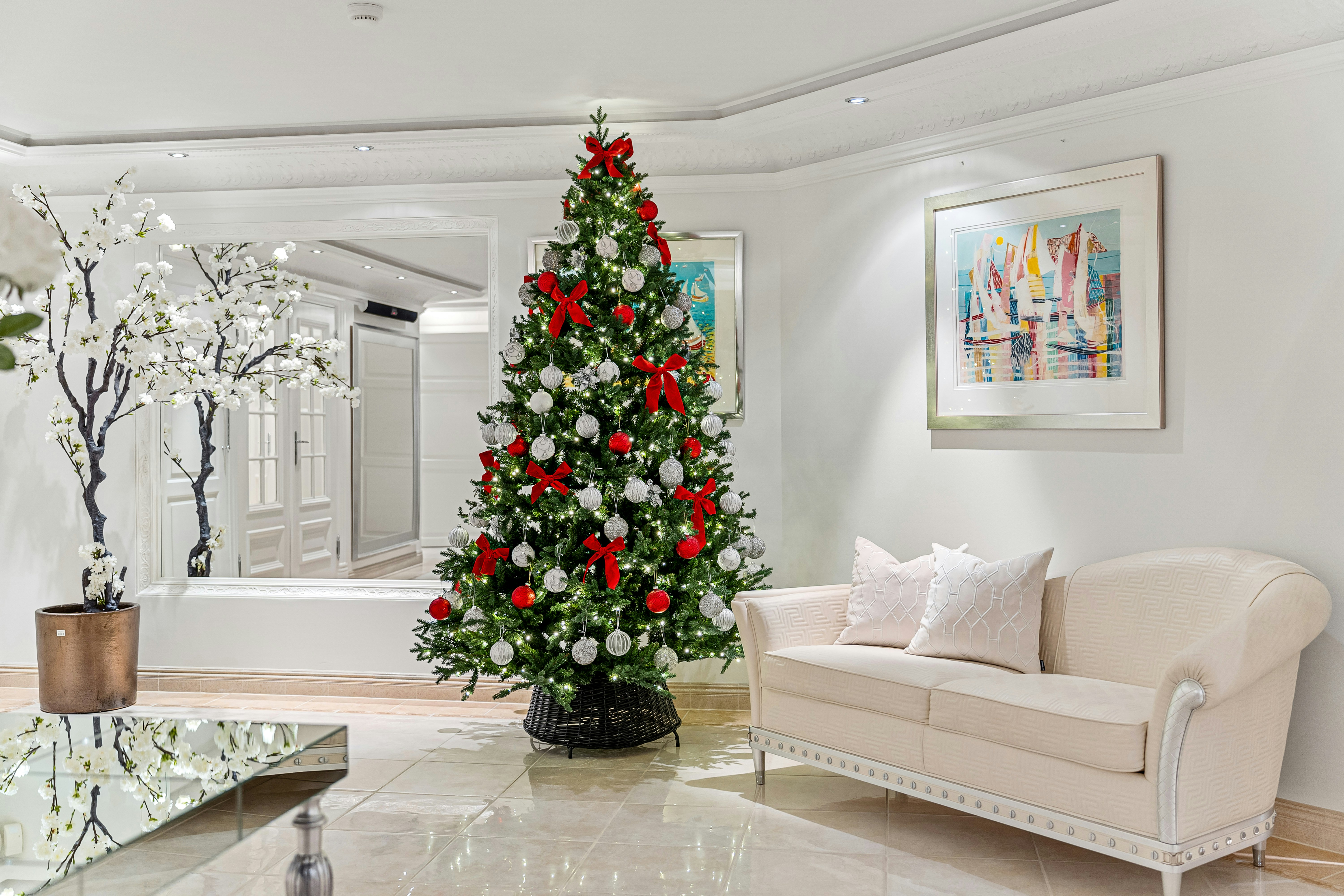 home decorated for the holidays, looking clean and inviting - deep clean specialists in woodinville, wa