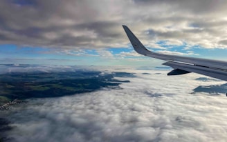 A view of the wing of an airplane in the sky