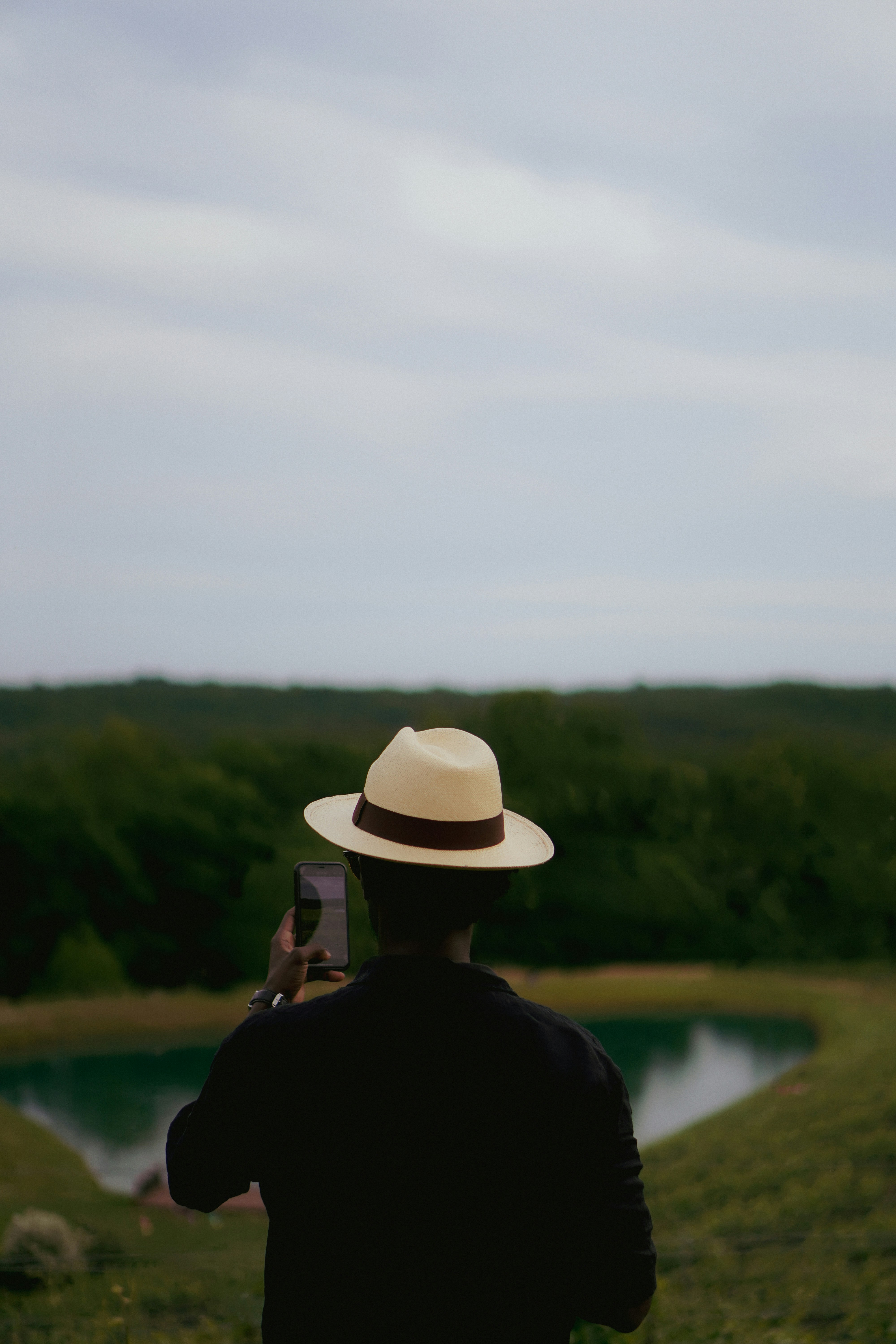 gray computer monitor