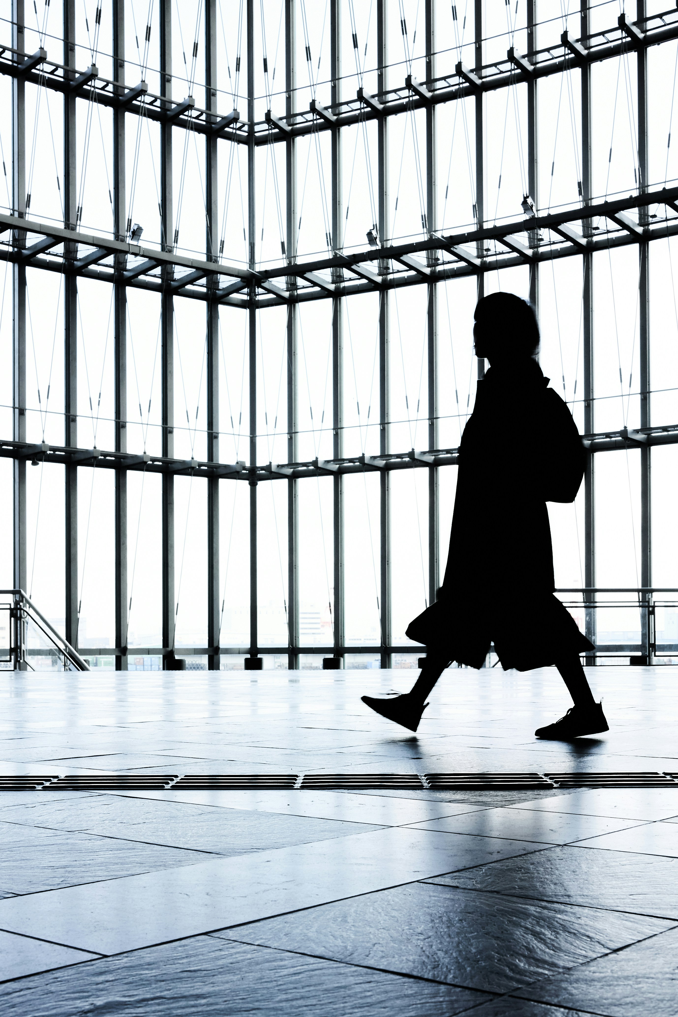 二、影响美国无人机加急运输到香港成本的关键因素