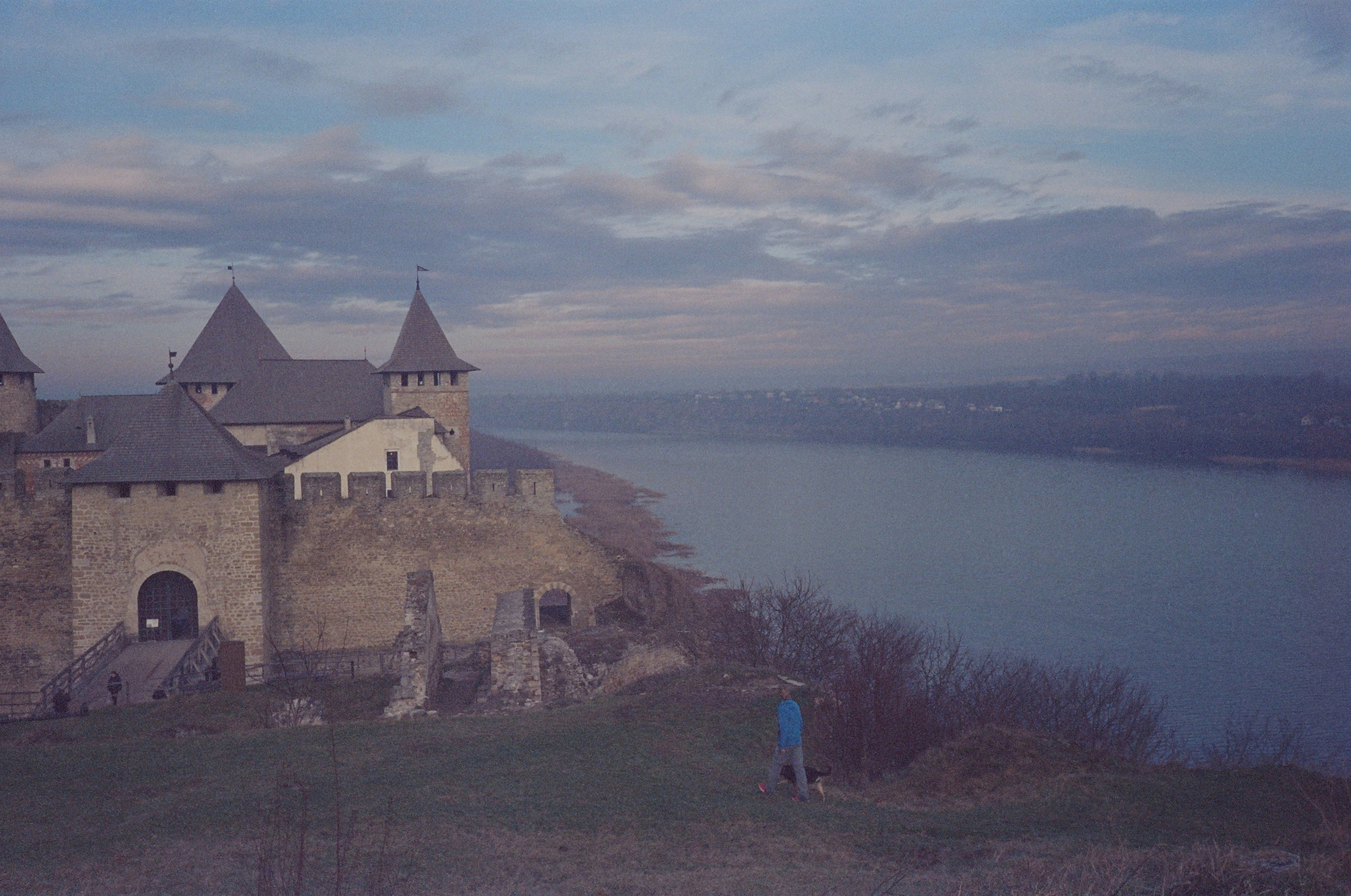 A castle on a hill overlooking a body of water photo – Free ...