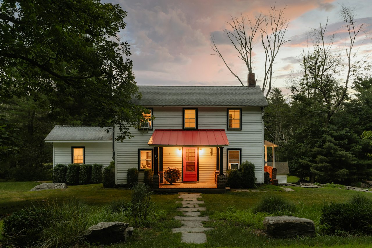 When Siblings Inherit a Newport Home Together: Selling Without the Family Fallout