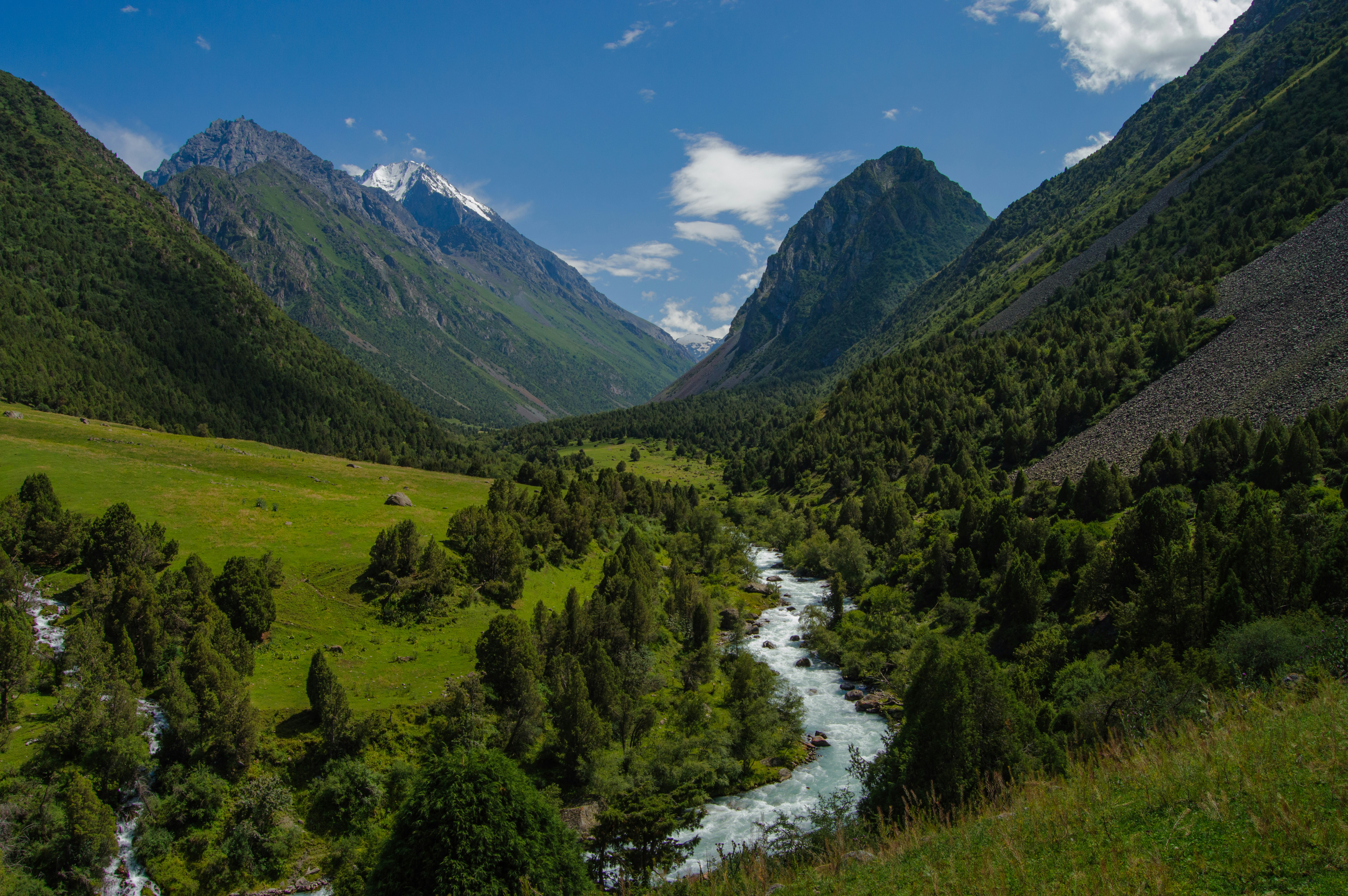 Stay online in the Kyrgyzstan with a prepaid eSIM from eSIMlii. Instant activation, no roaming charges, and reliable coverage.