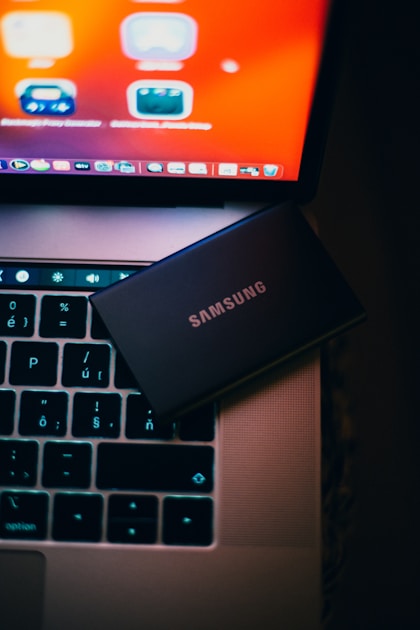 Apple Intel Samsung US Chip Manufacturing: What Intel's 11.81% Surge Really Signals