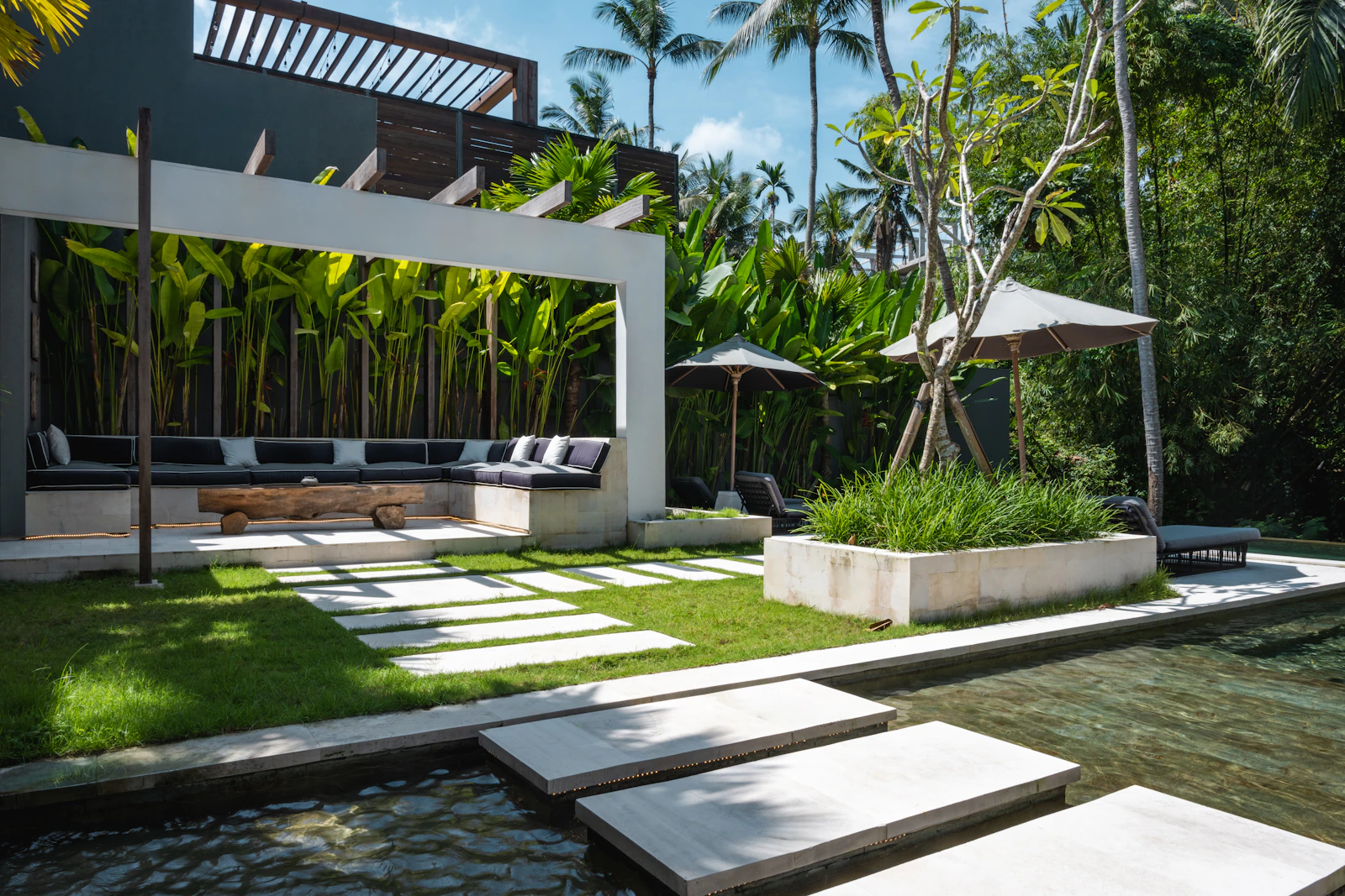 Pools & outdoor living design inspiration