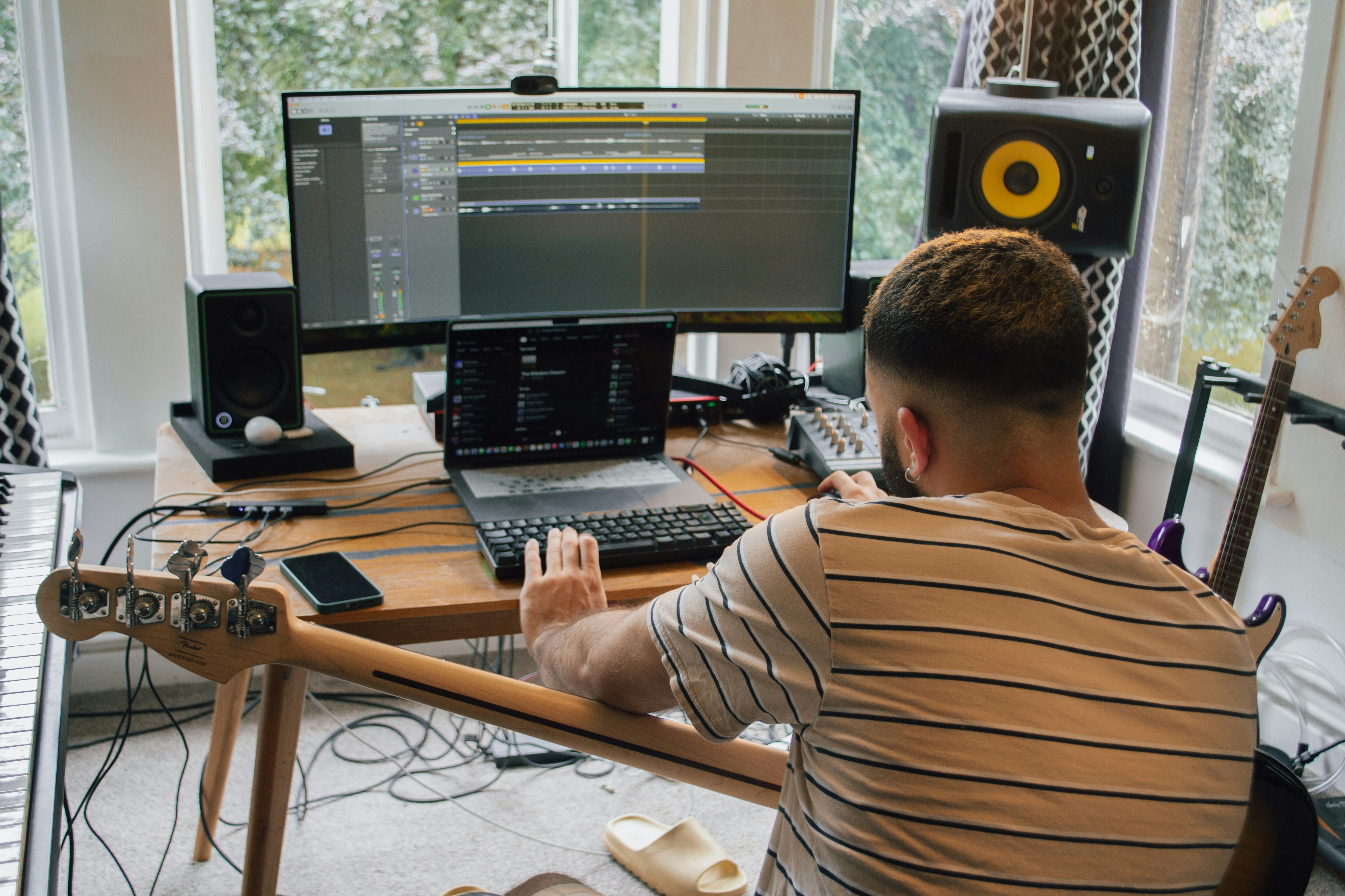 black and white bed linen