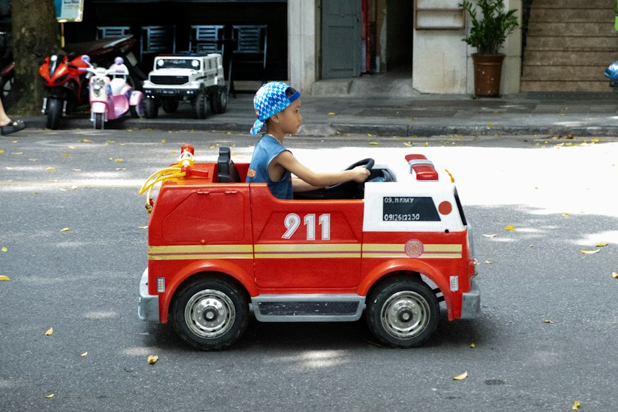 Voiture de pompiers avec échelle mobile Joustra jouets mécaniques