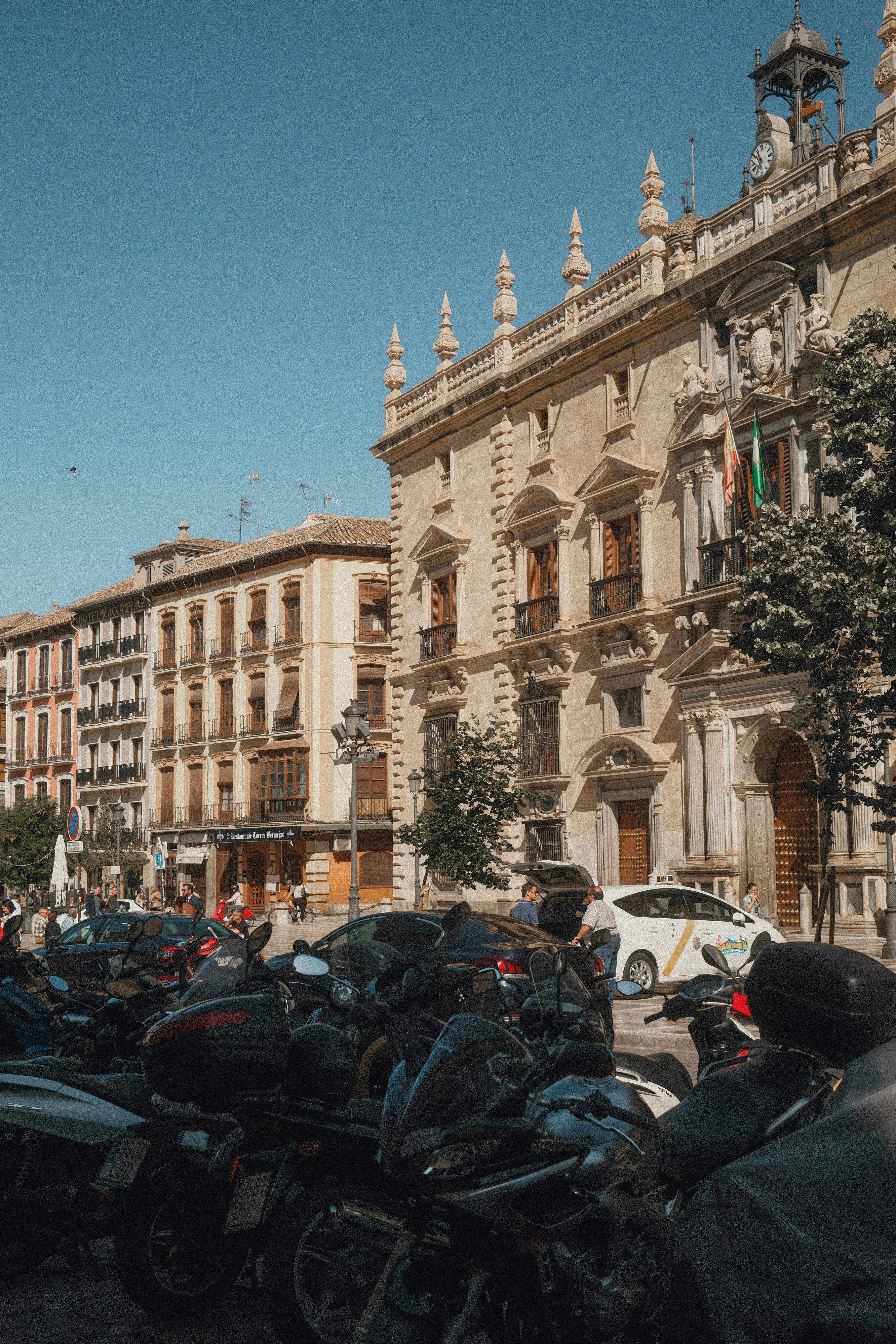 Asistente de inteligencia artificial oficial para socio contable en Granada - Más de 15 años de experiencia