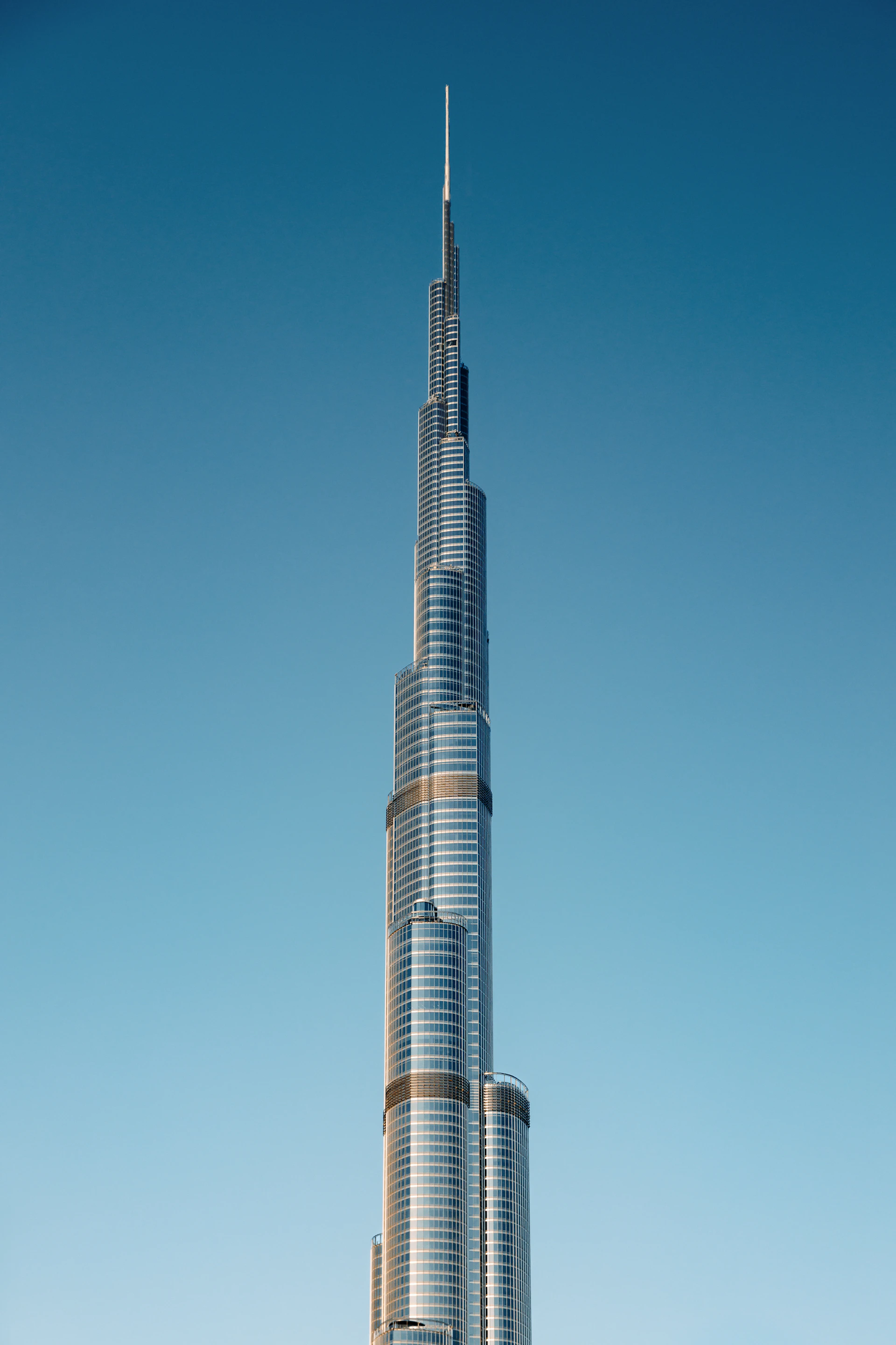 The burj building in the middle of the city