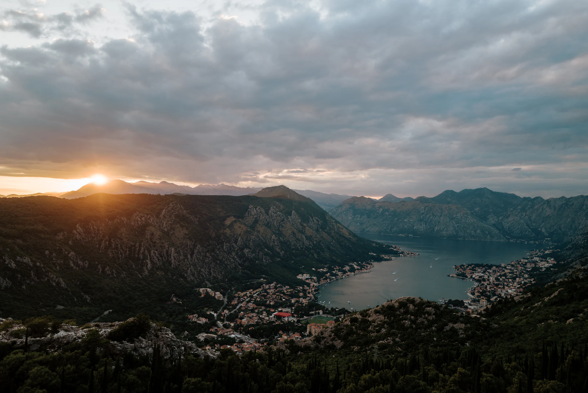 Vieille ville de Kotor au coucher du soleil, Monténégro