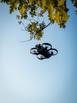 DJI Avata 2 FPV drón repül a levegőben