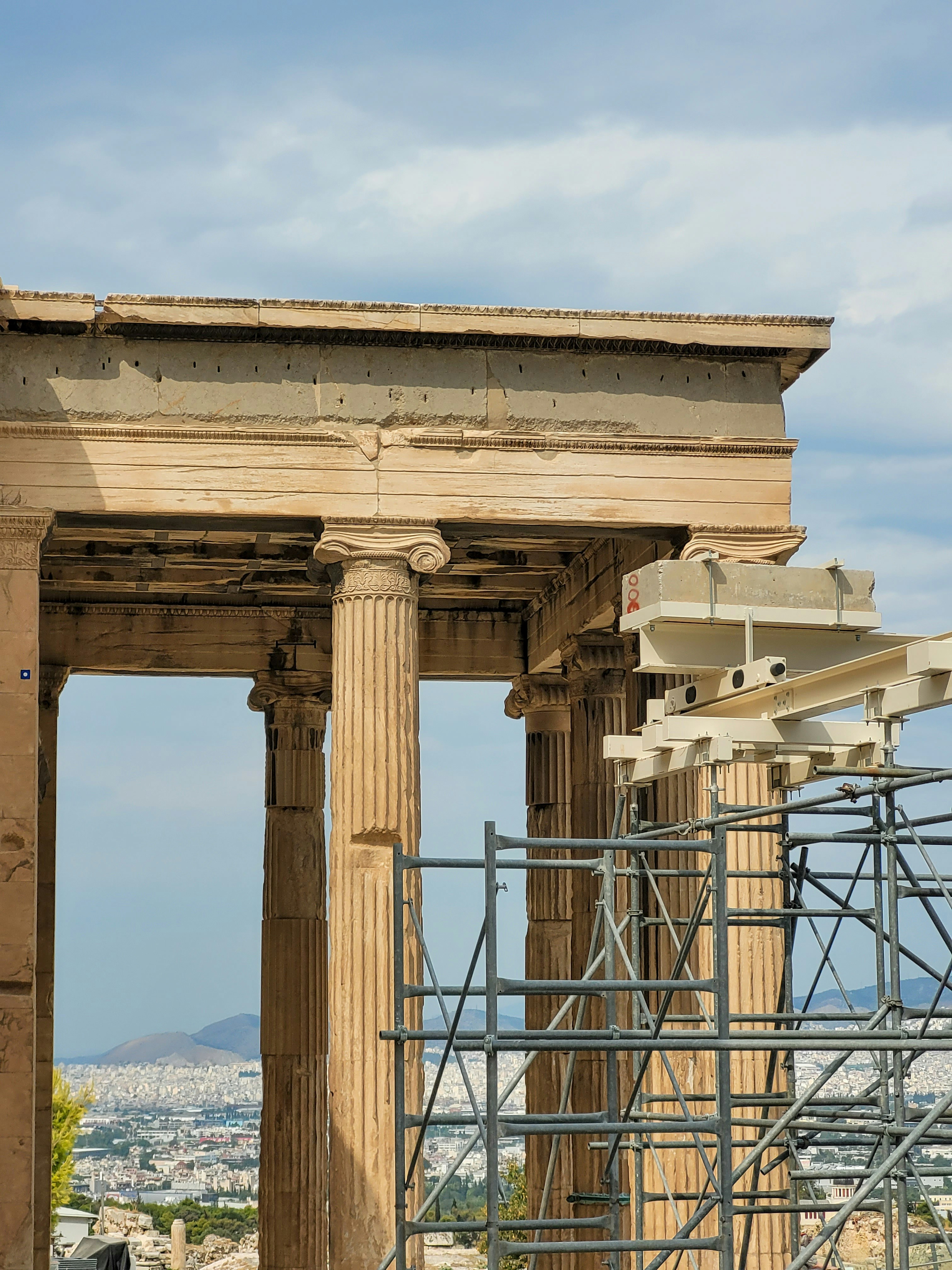 A group of scaffolding in front of a building