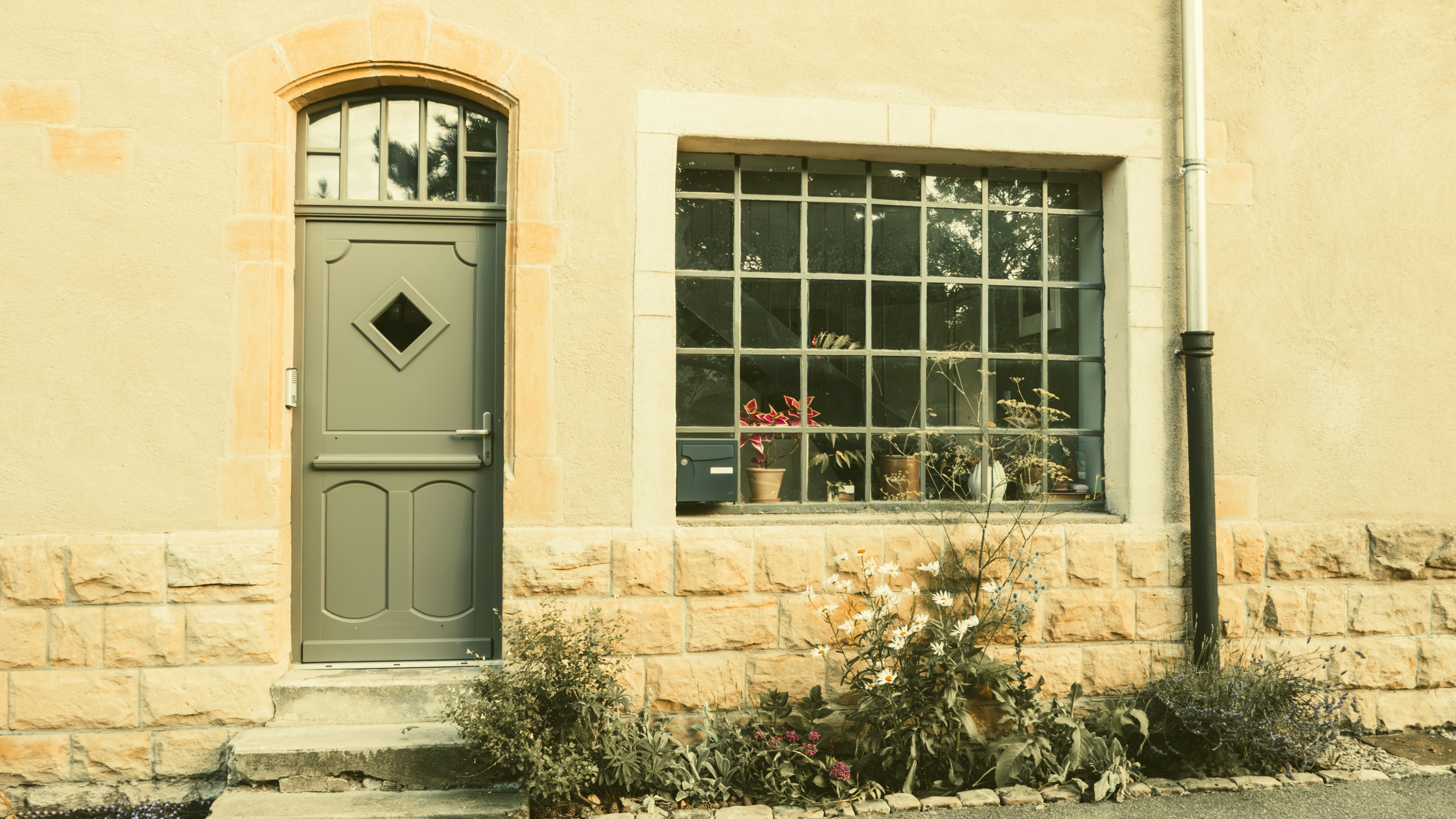 7 Residential Locksmith Solutions for Vintage Homes