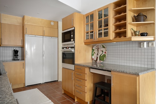 Dual-Tone Modular Kitchen