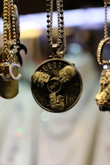 A close up of a bunch of key chains