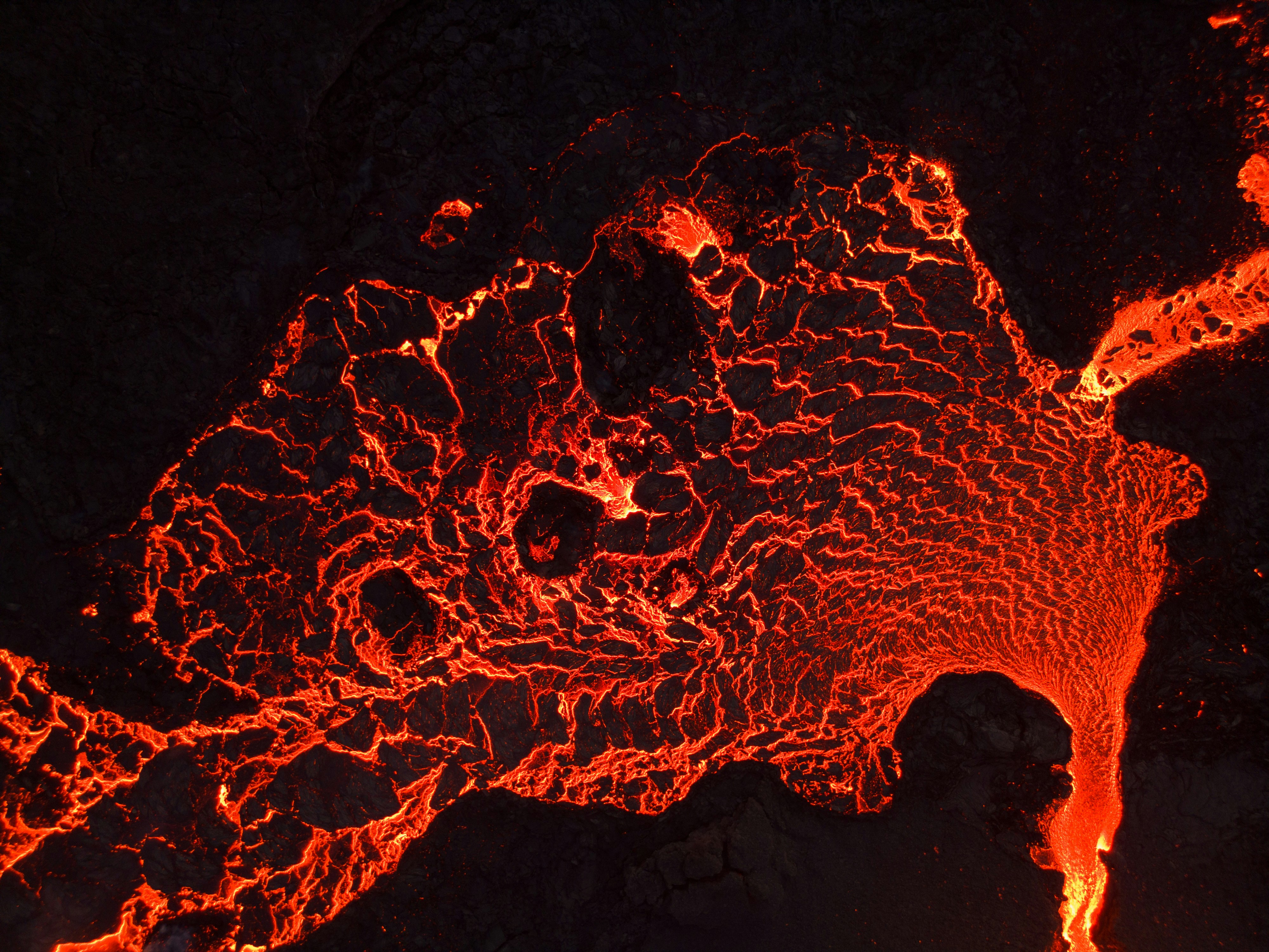 Volcanic Activity: The Moon’s Fiery Past (image credits: unsplash)
