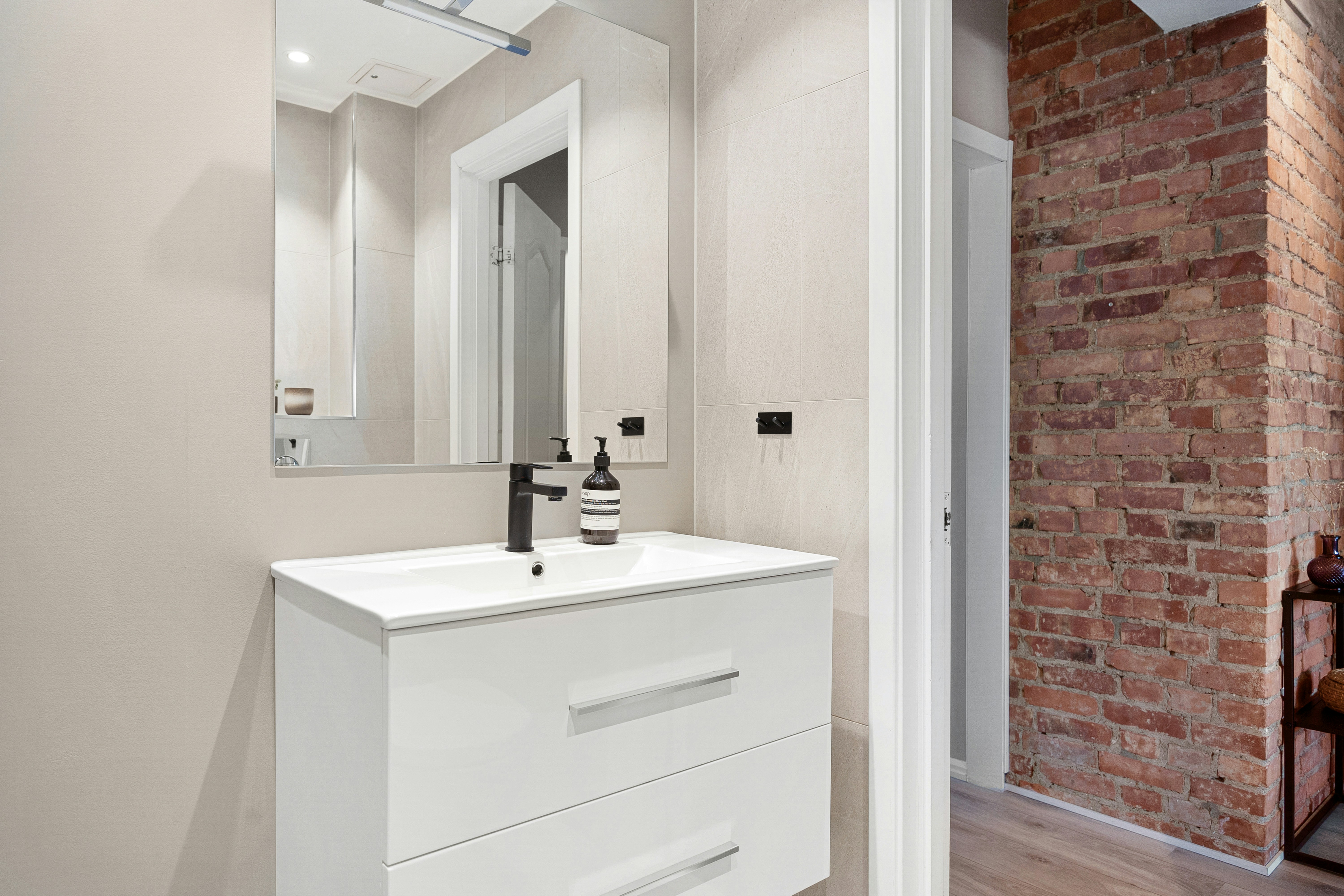 bathroom vanity unit
