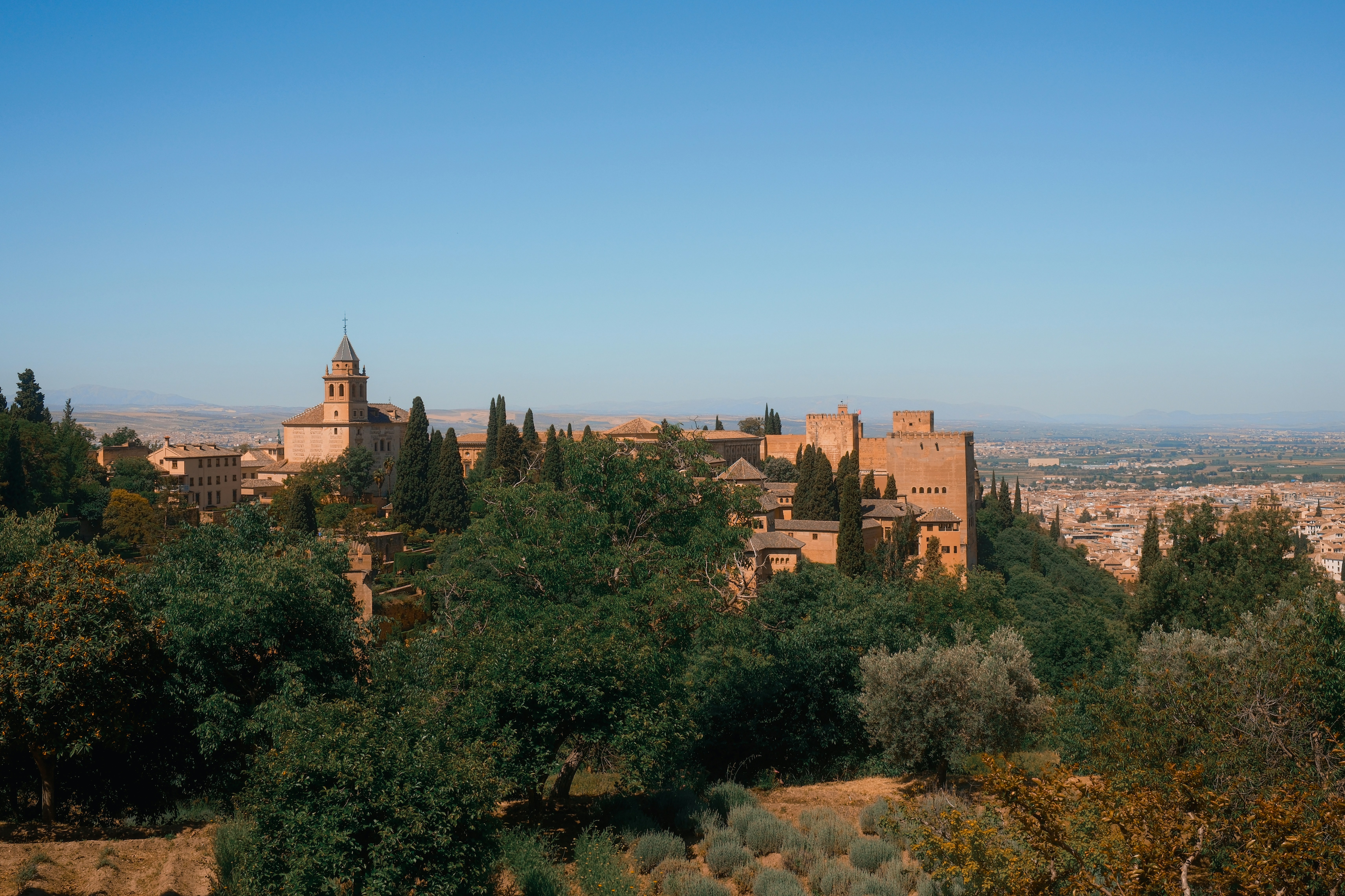 Micro‑Drops, On‑Demand Merch, and Live Commerce: A 2026 Growth Kit for Muslin Makers