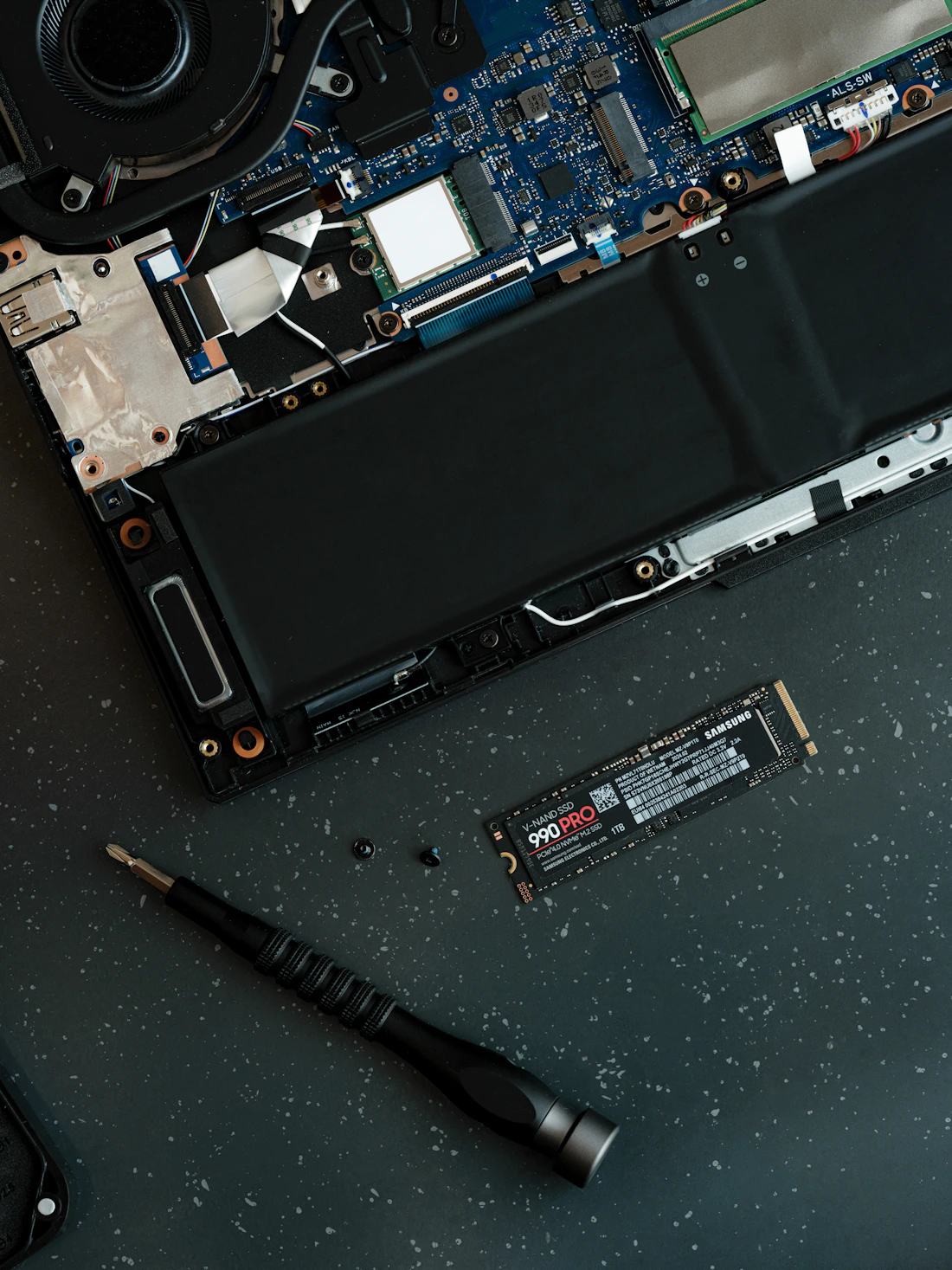 Laptop internals and replacement SSD