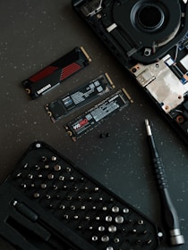 A keyboard and a pen on a table